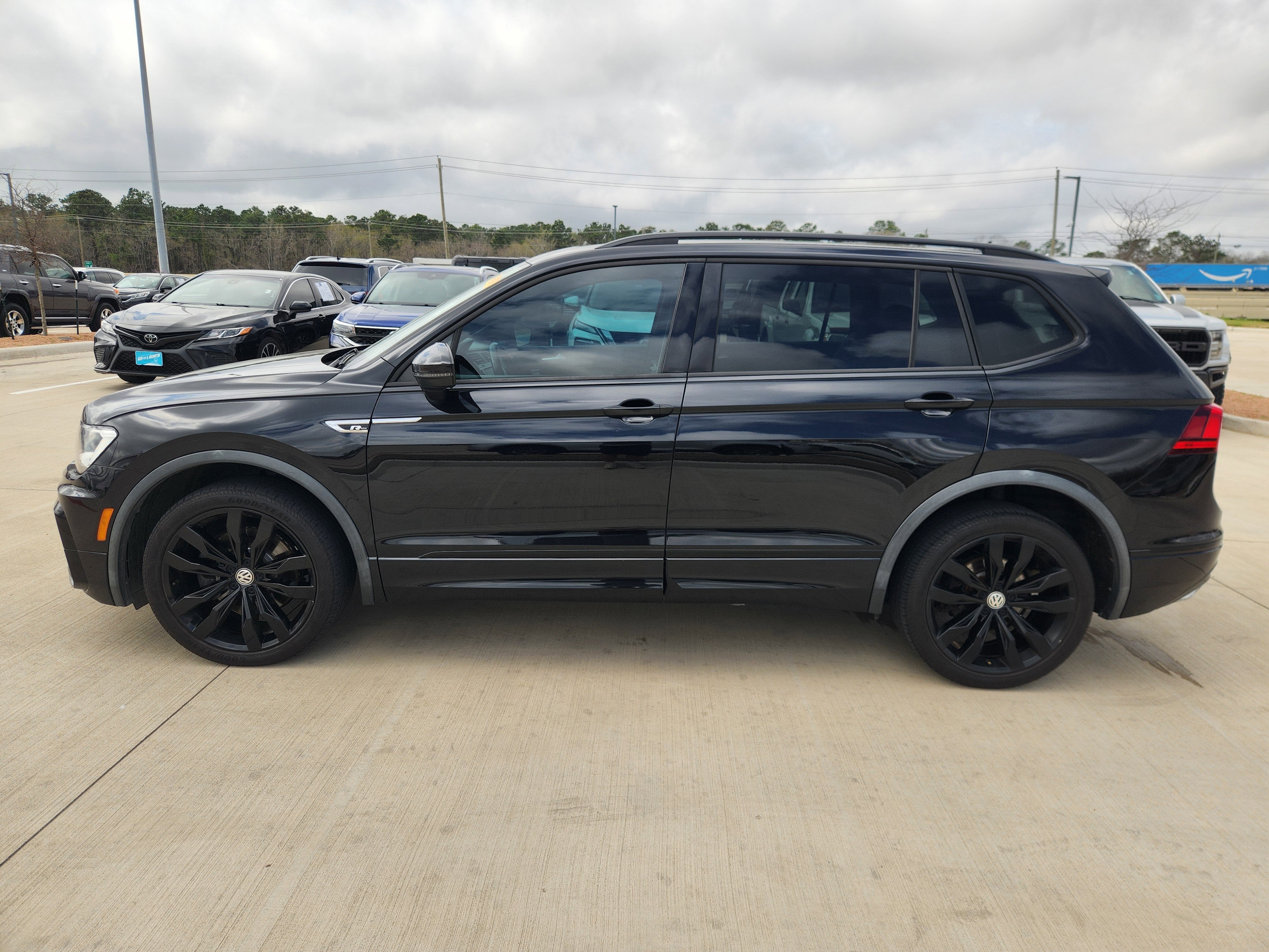 2021 Volkswagen Tiguan SE R-Line Black