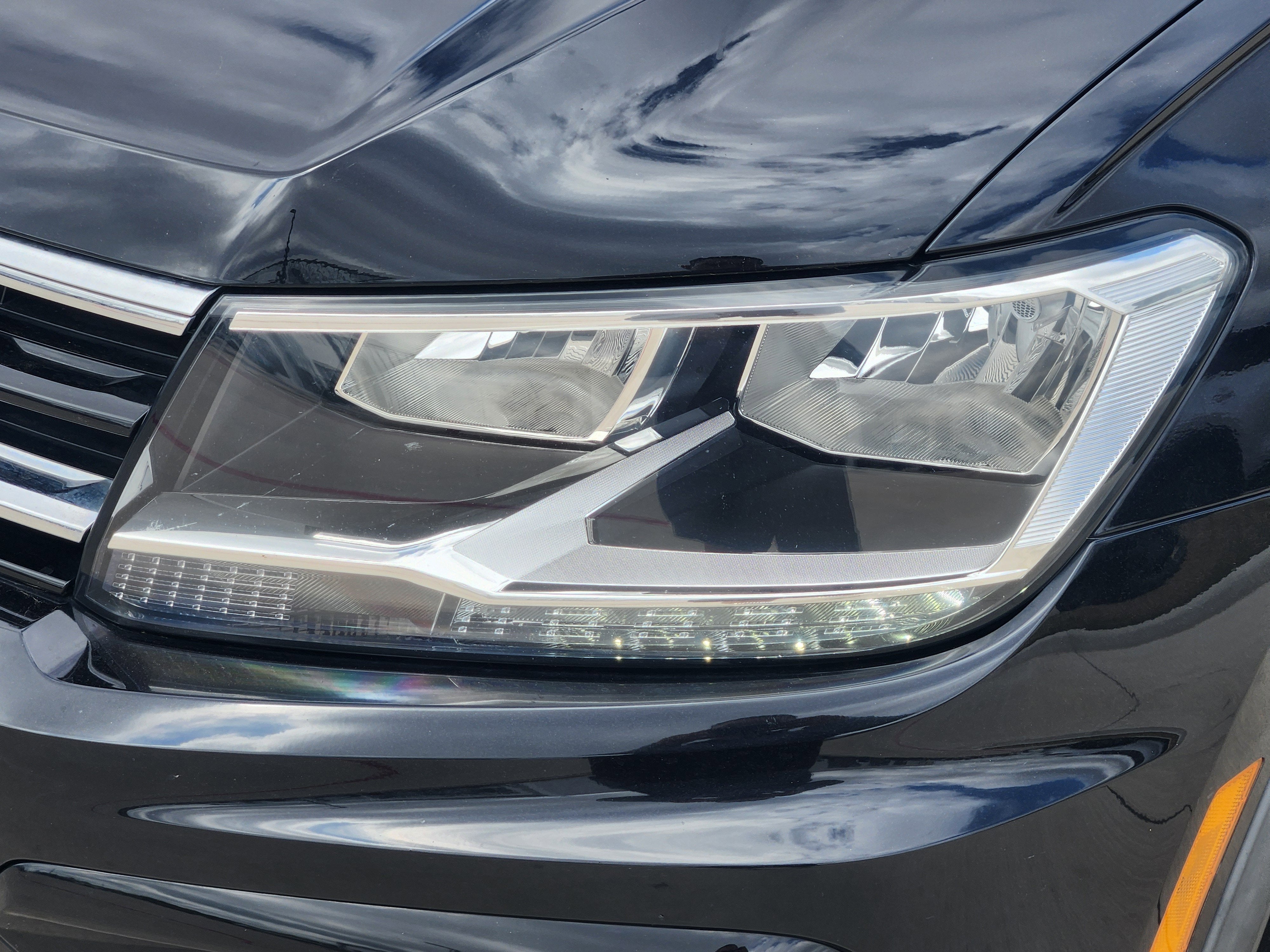 2021 Volkswagen Tiguan SE R-Line Black