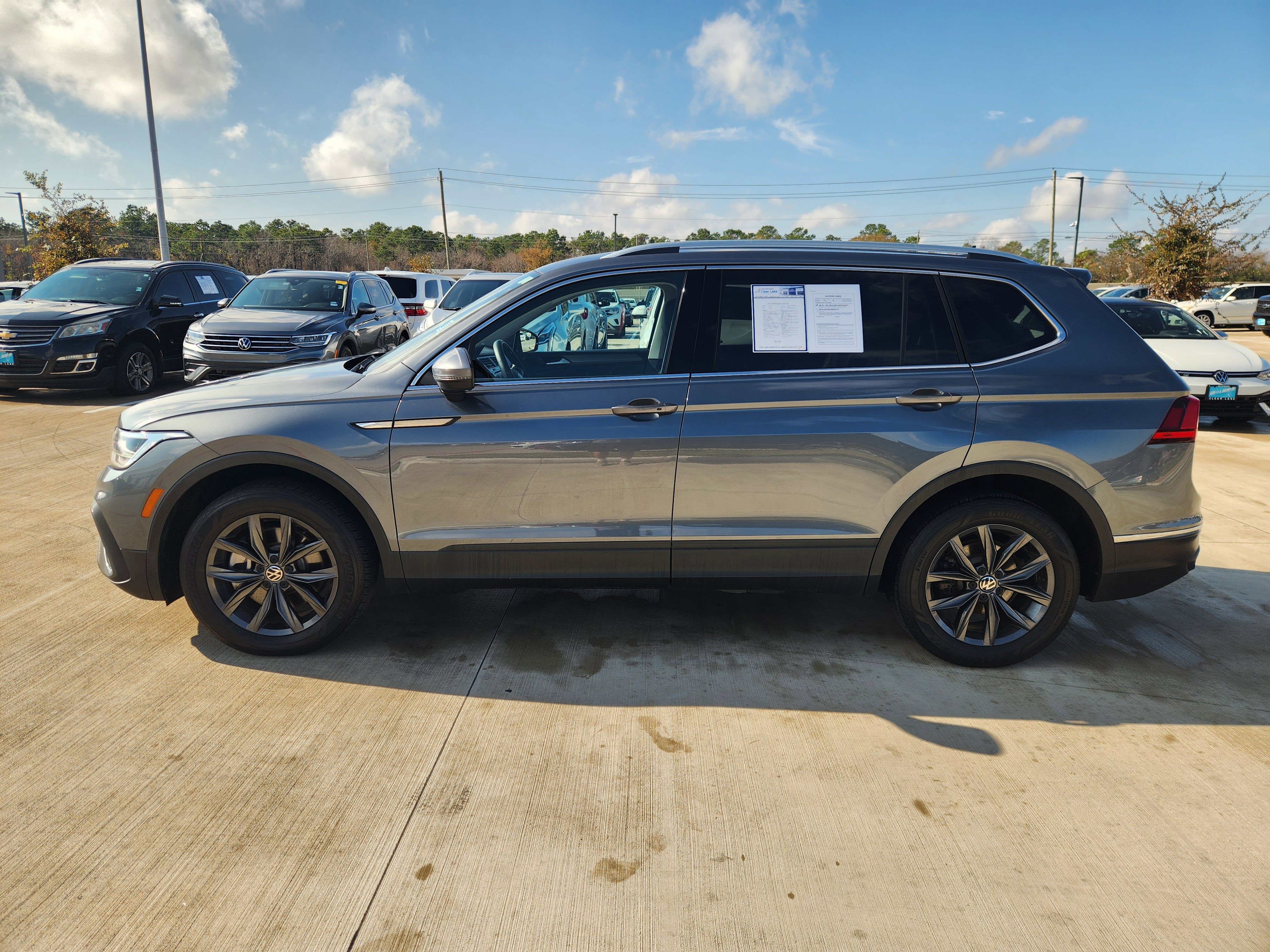 2023 Volkswagen Tiguan SE