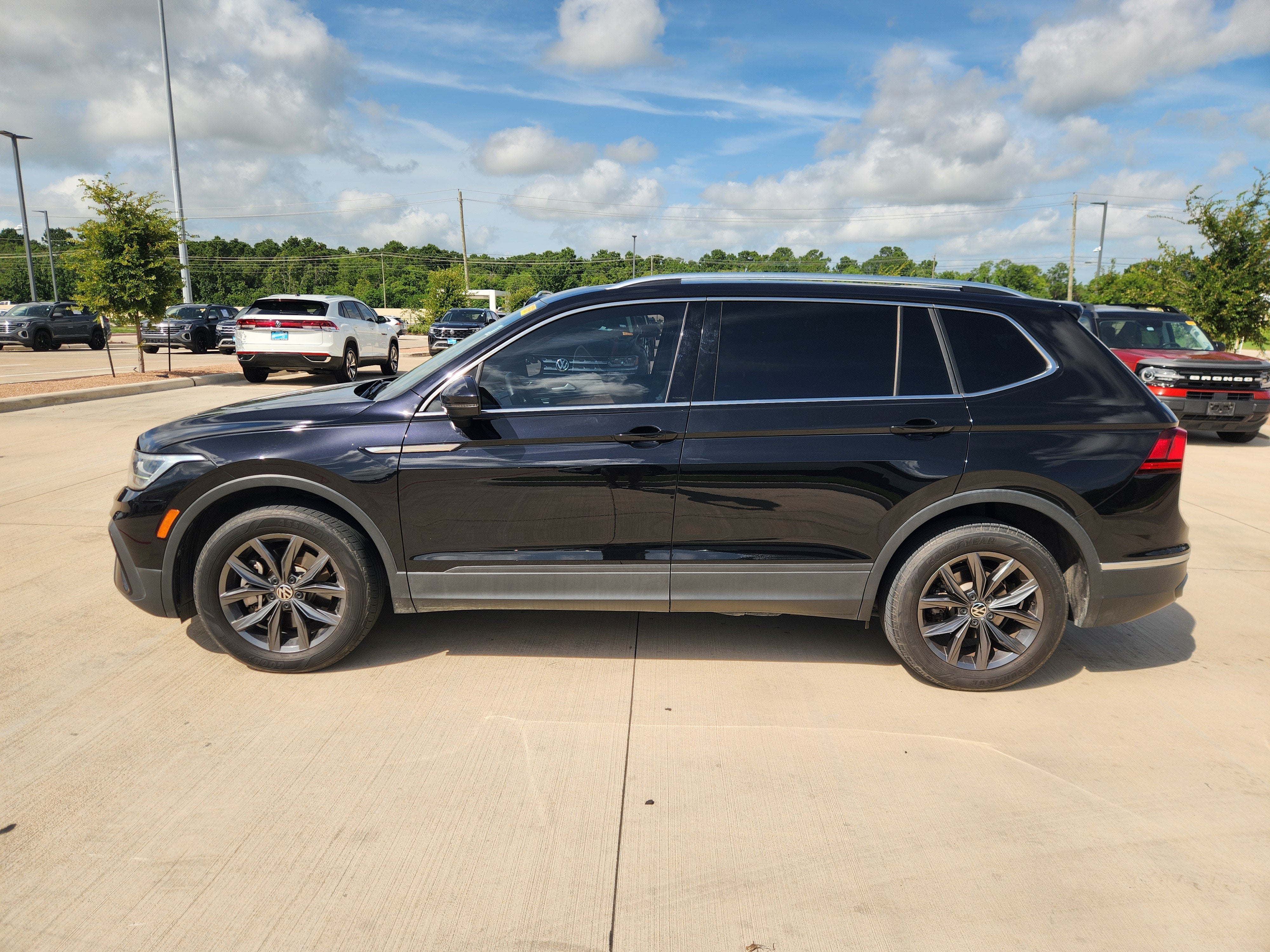 2022 Volkswagen Tiguan SE