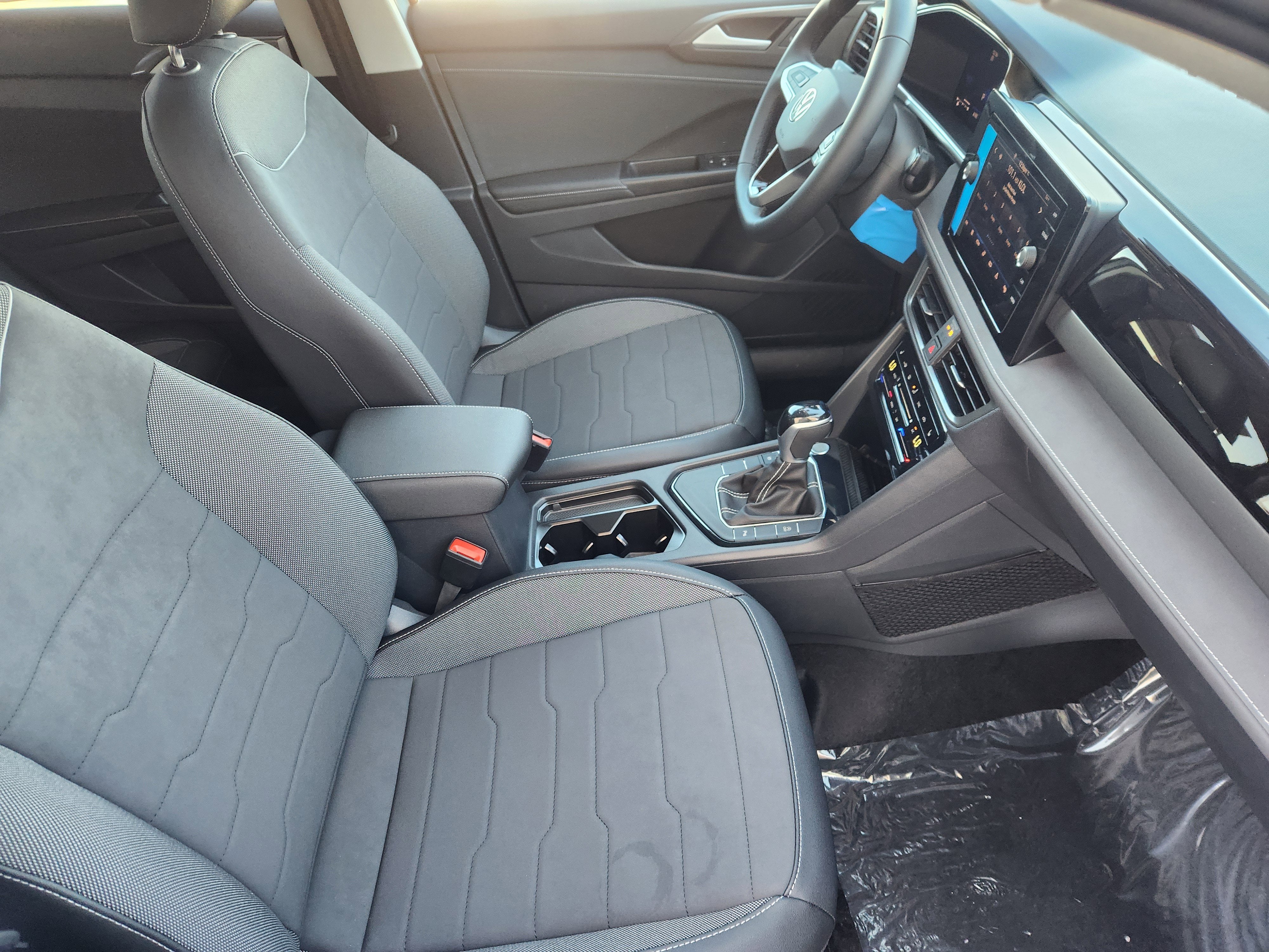 2026 Volkswagen Taos SE Black