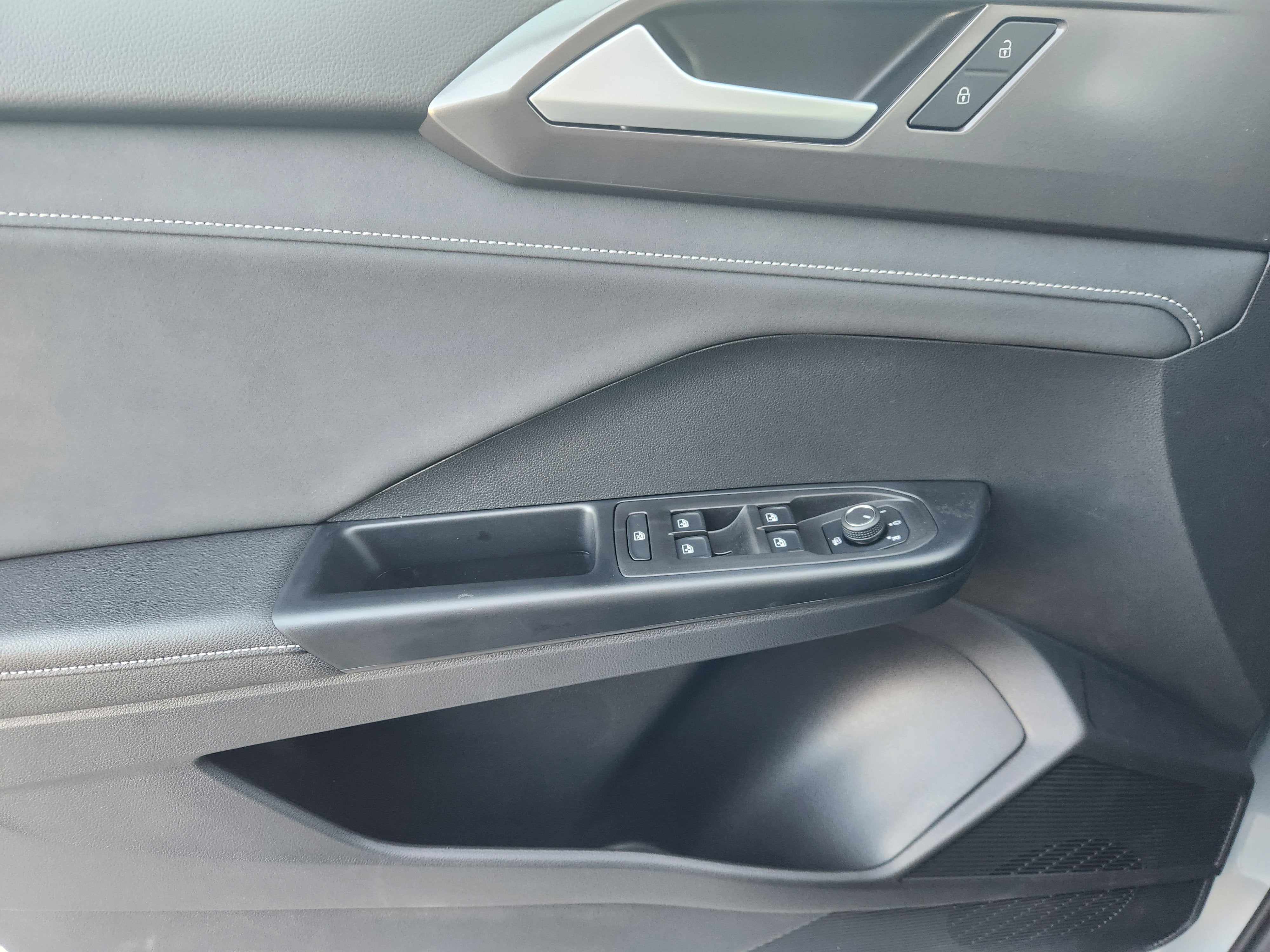 2026 Volkswagen Taos SE Black