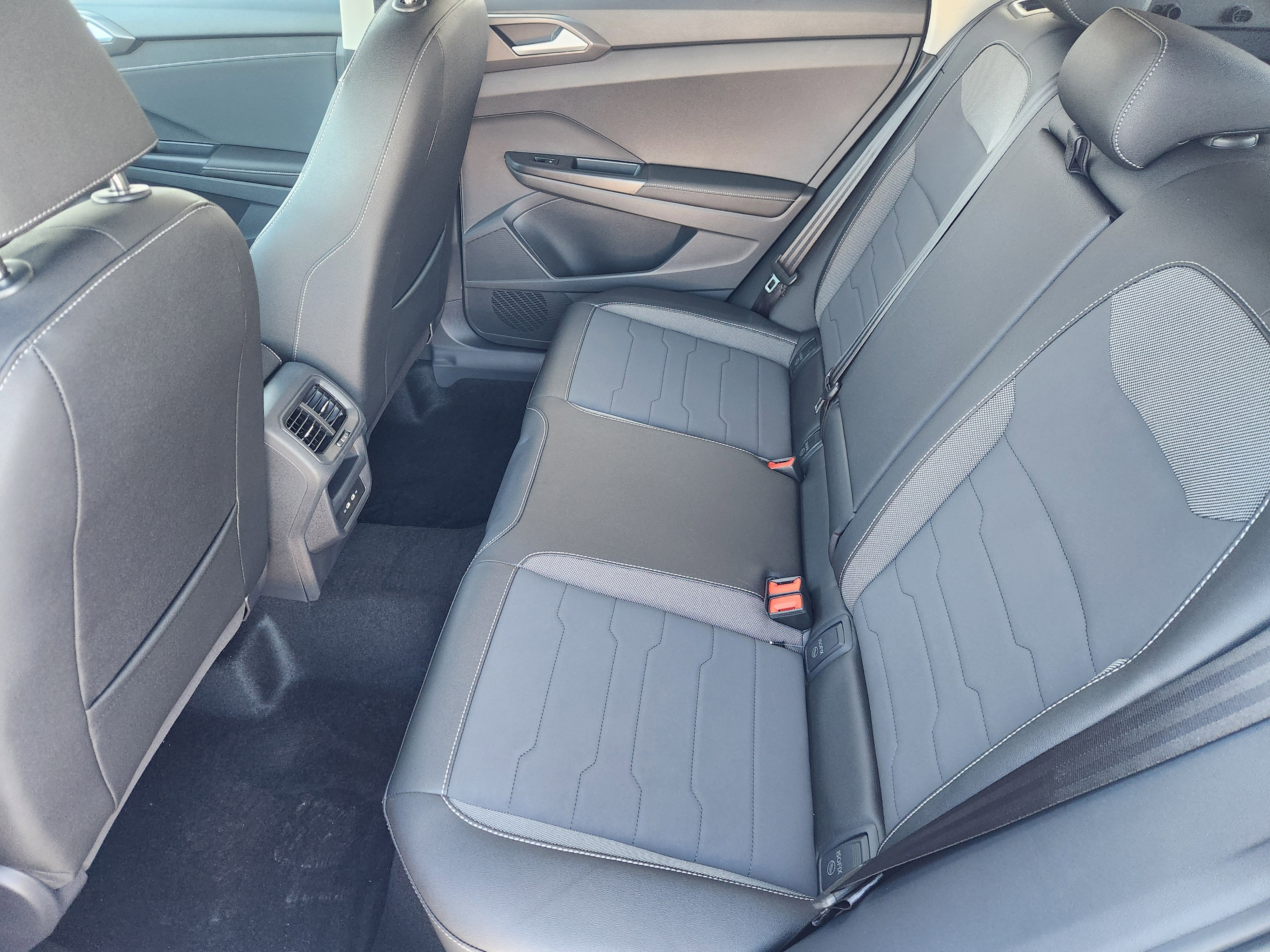 2026 Volkswagen Taos SE Black