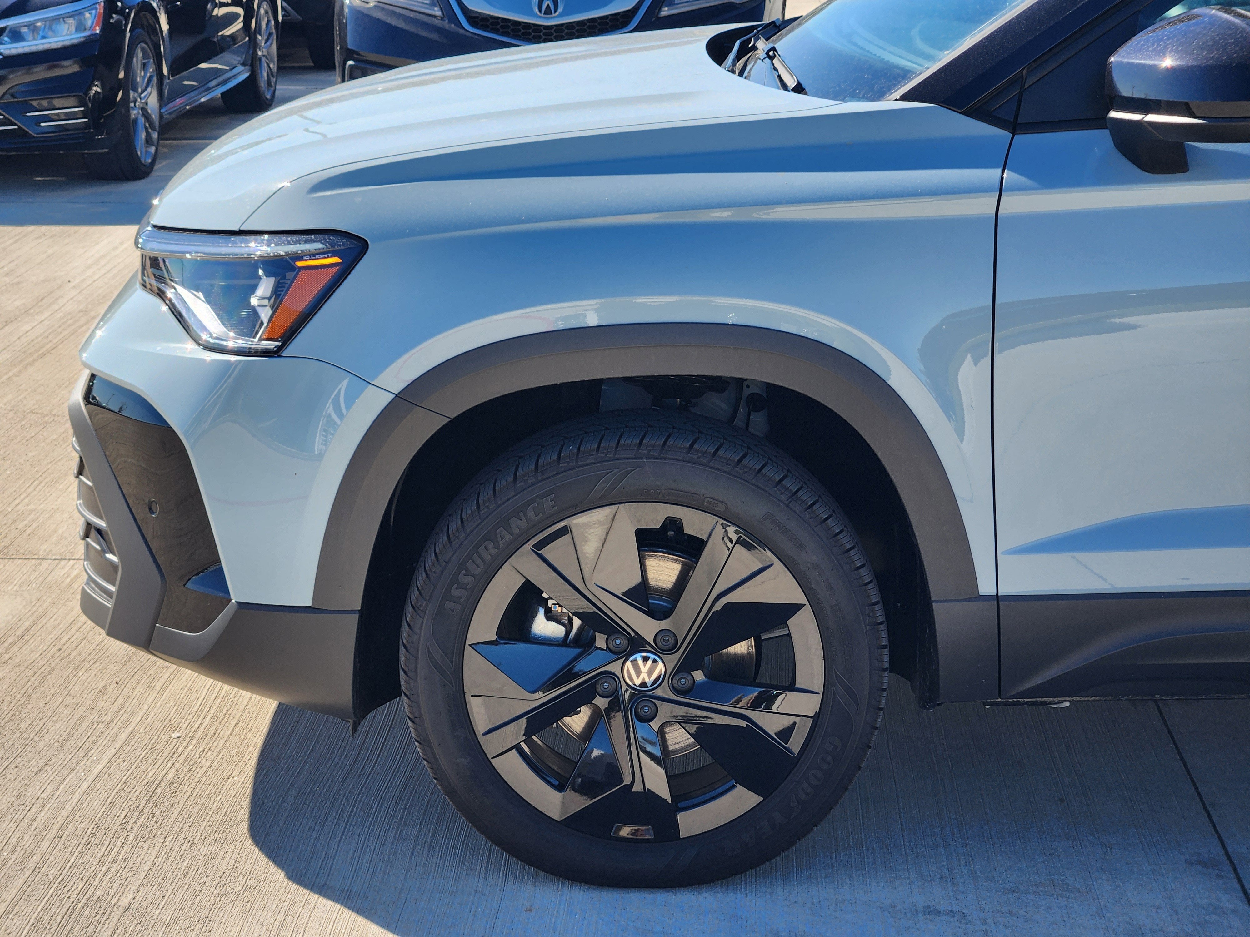 2026 Volkswagen Taos SE Black