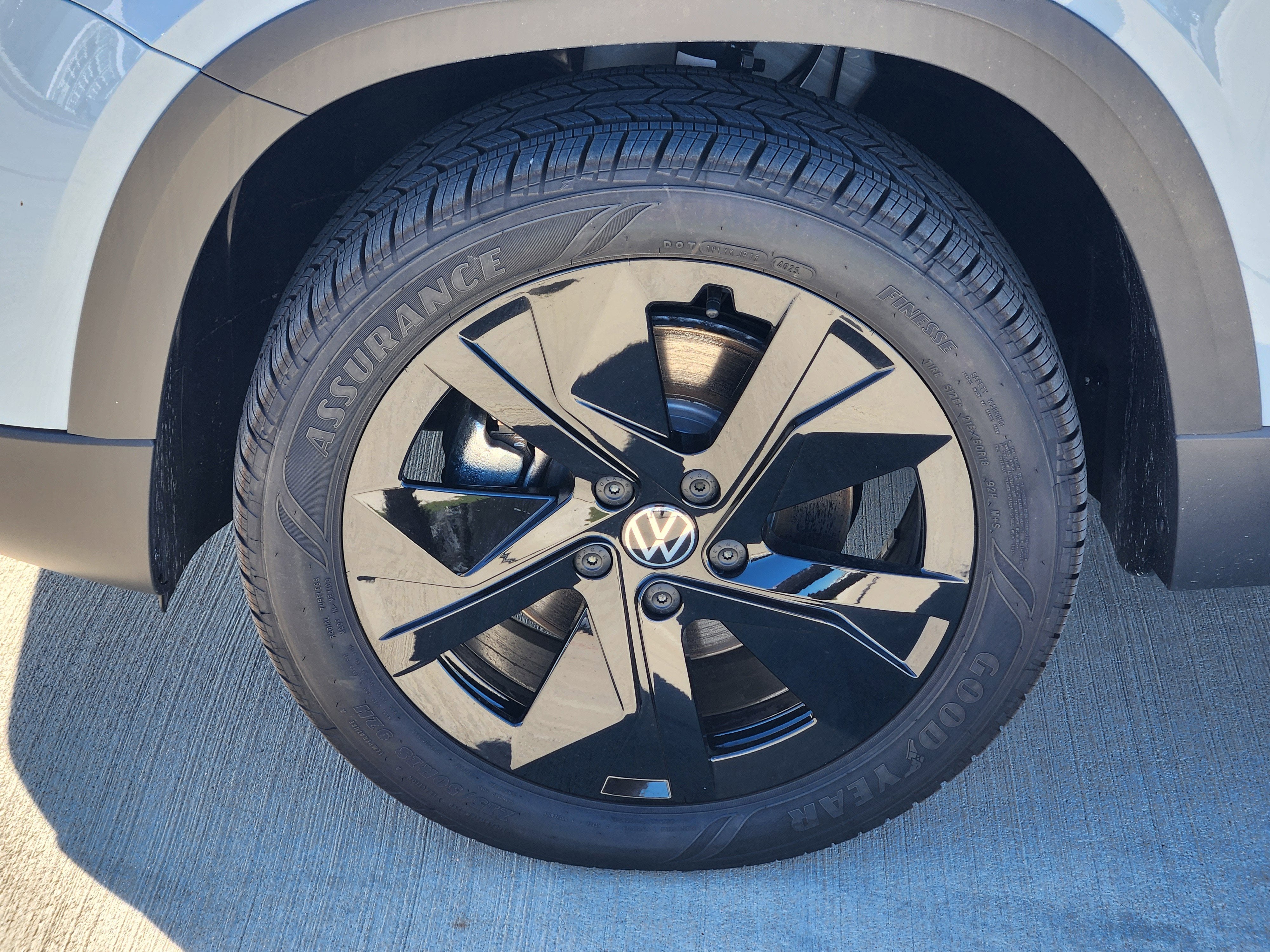 2026 Volkswagen Taos SE Black