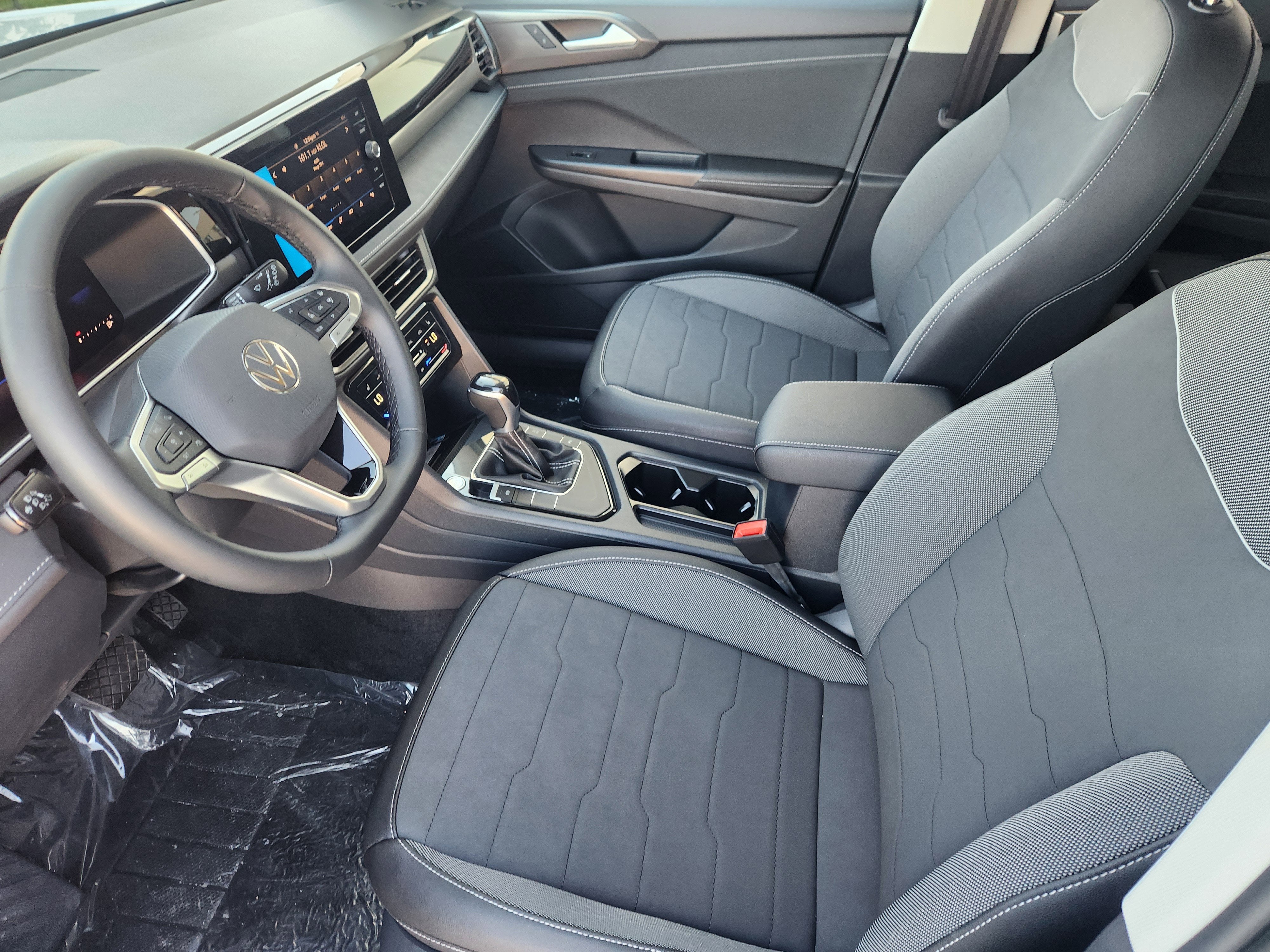 2026 Volkswagen Taos SE Black