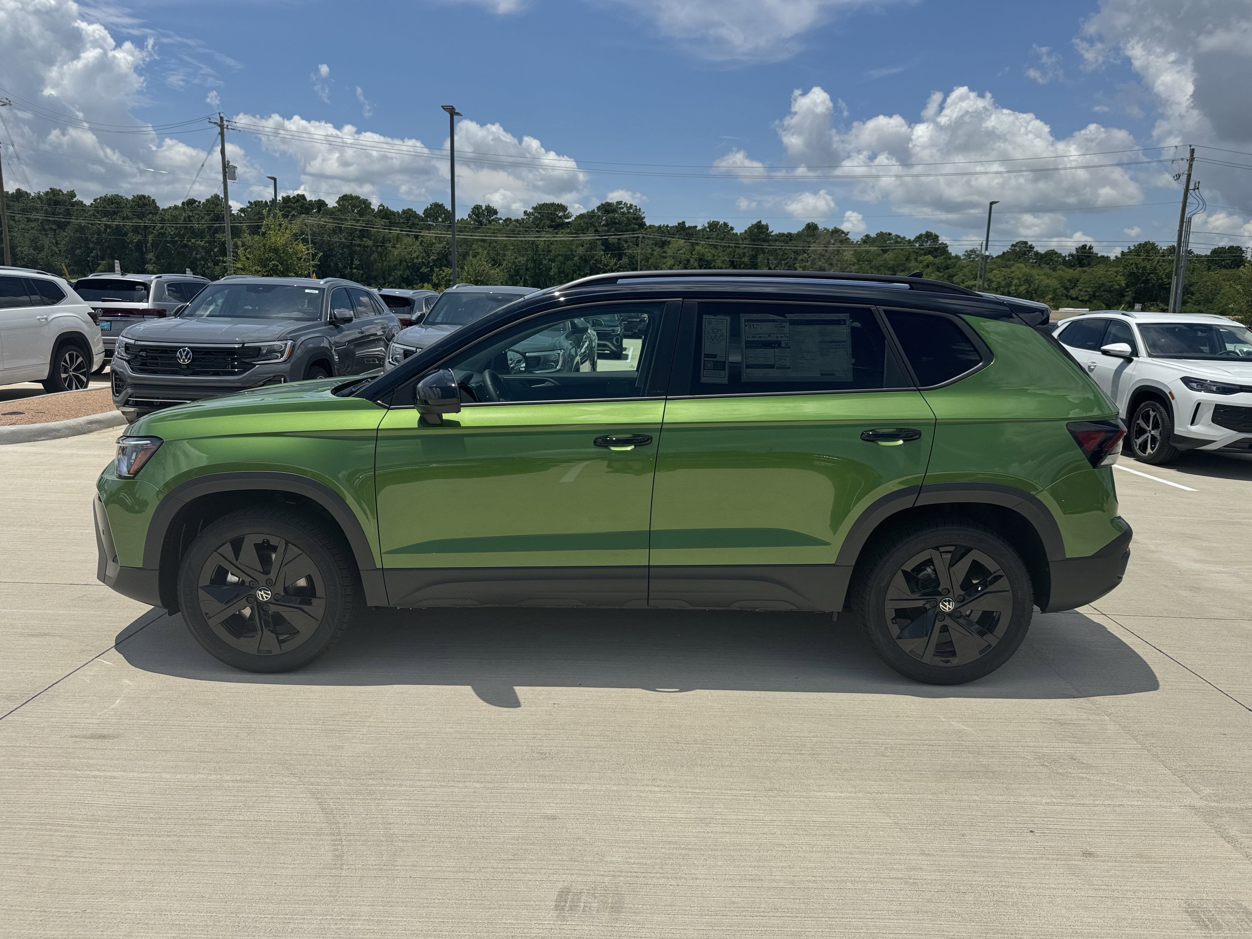 2025 Volkswagen Taos SE Black