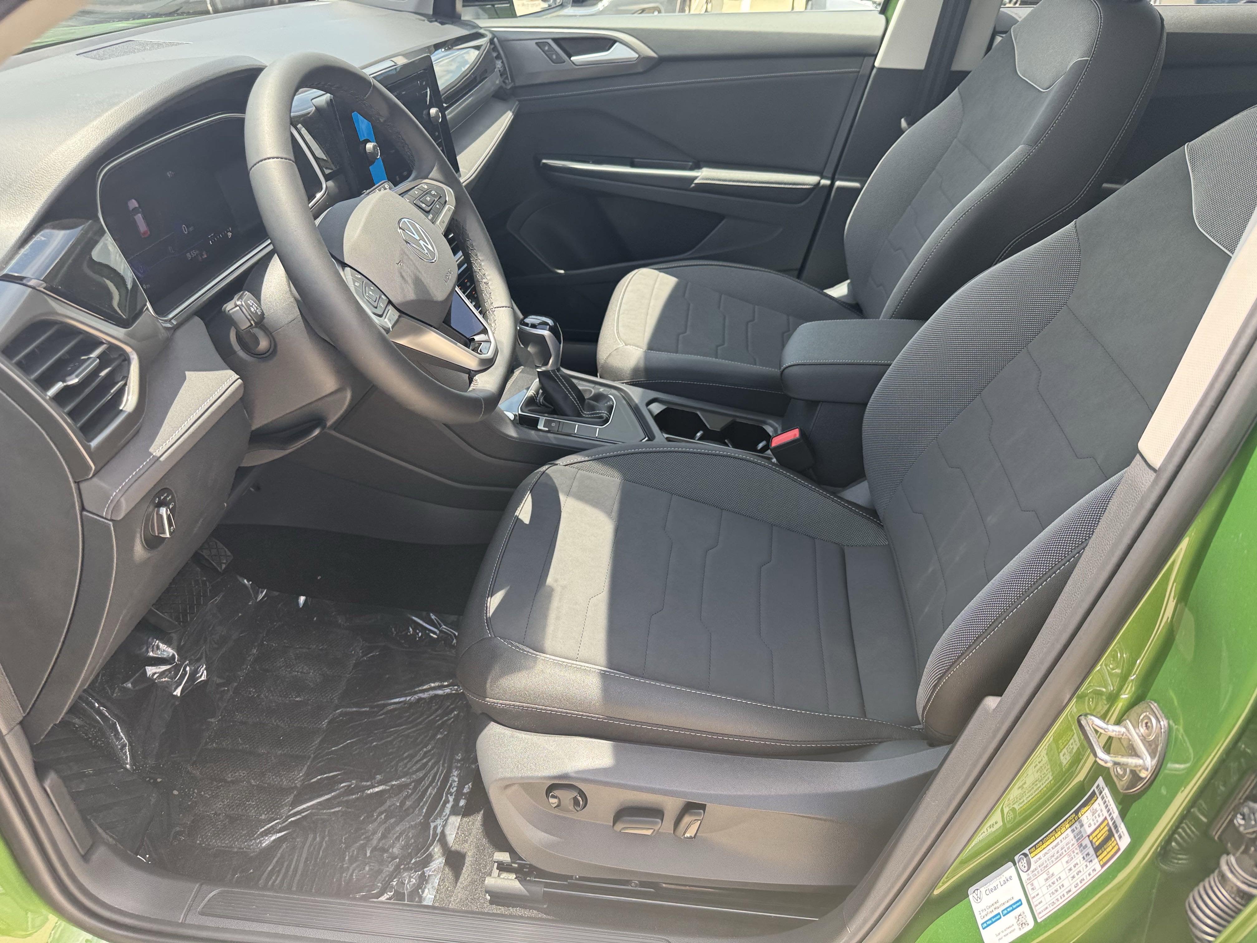 2025 Volkswagen Taos SE Black