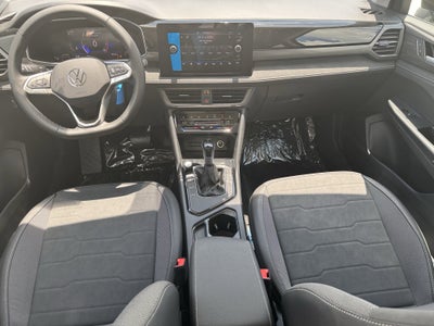 2025 Volkswagen Taos SE Black