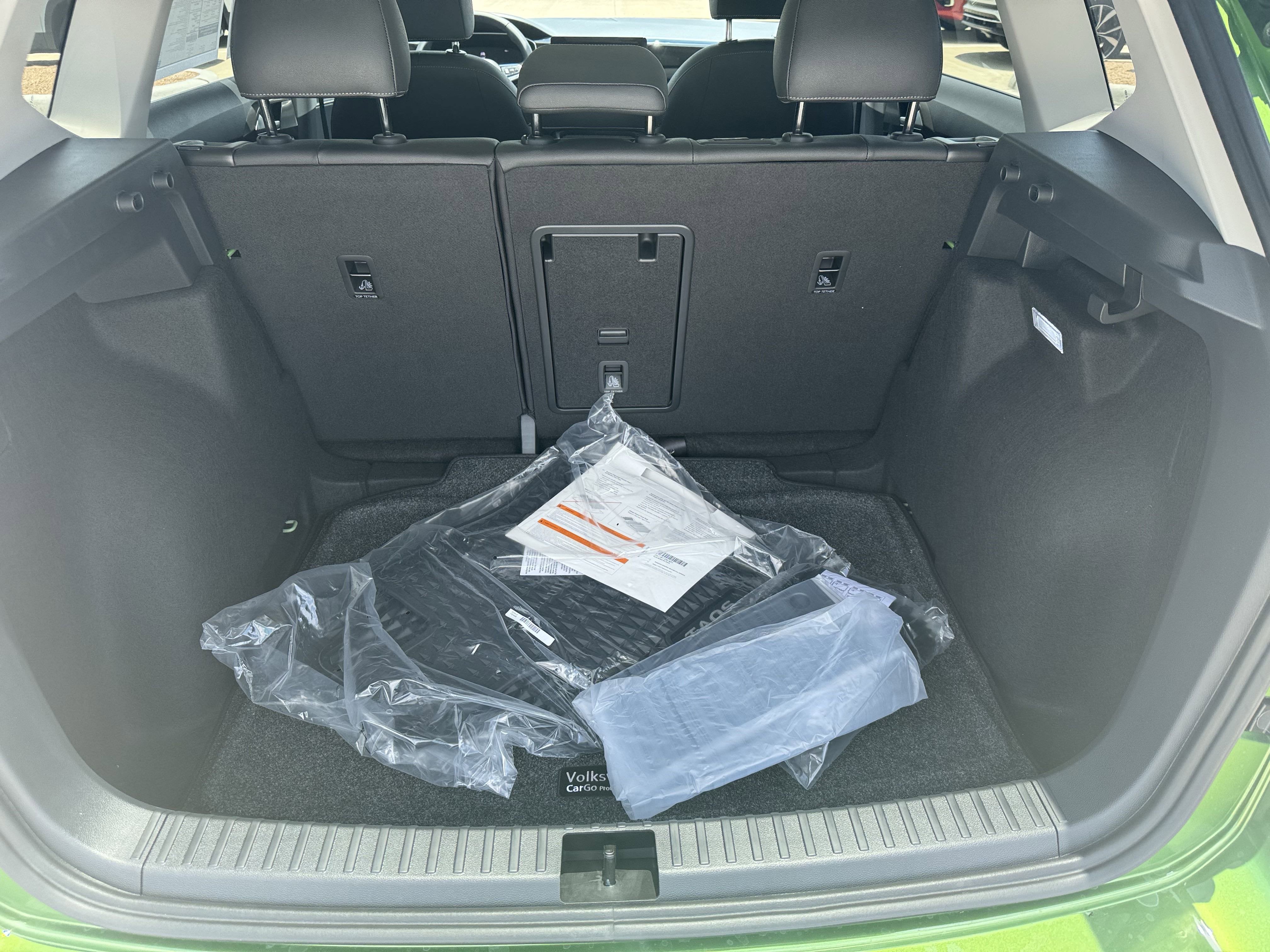 2025 Volkswagen Taos SE Black