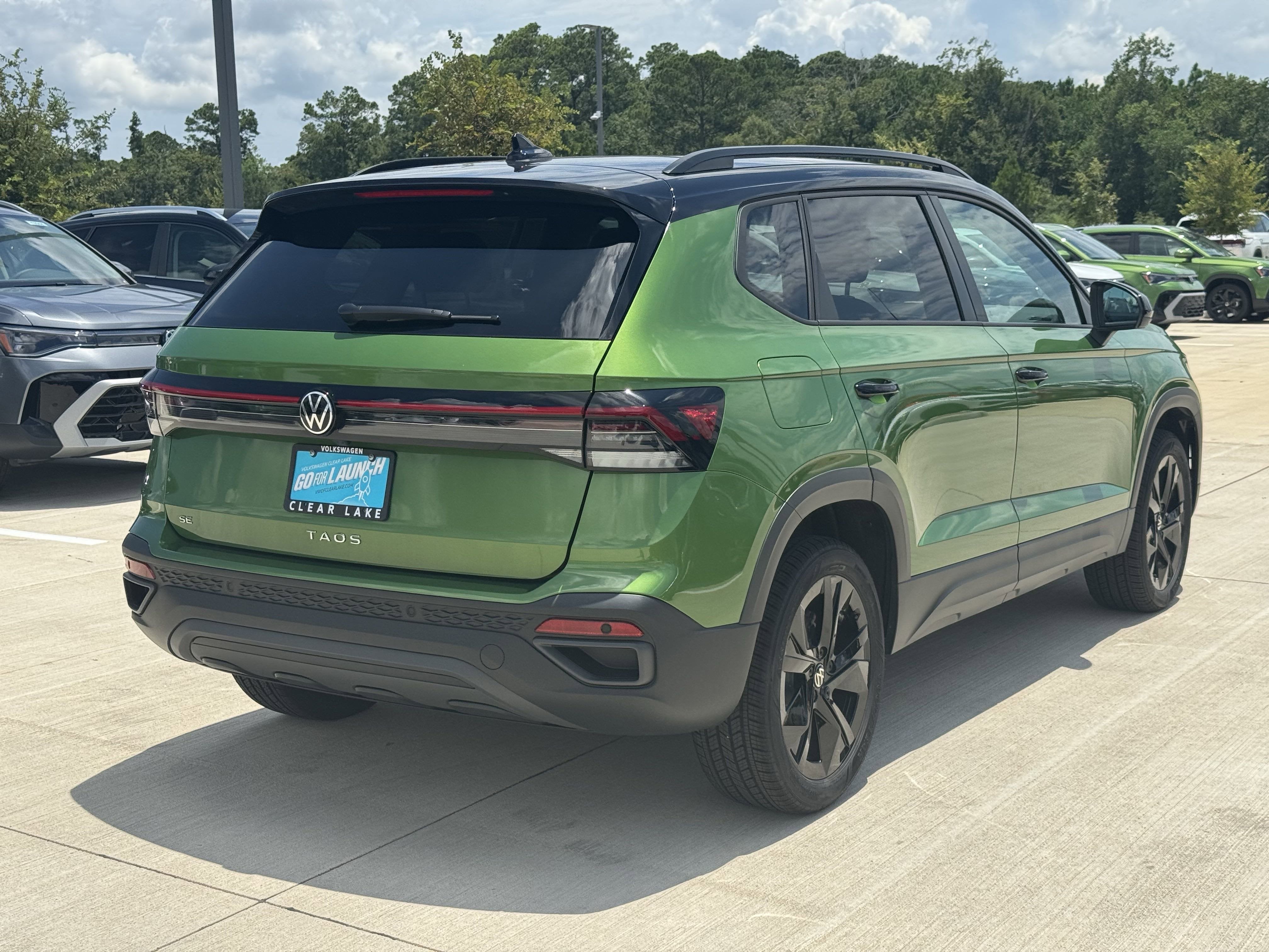 2025 Volkswagen Taos SE Black