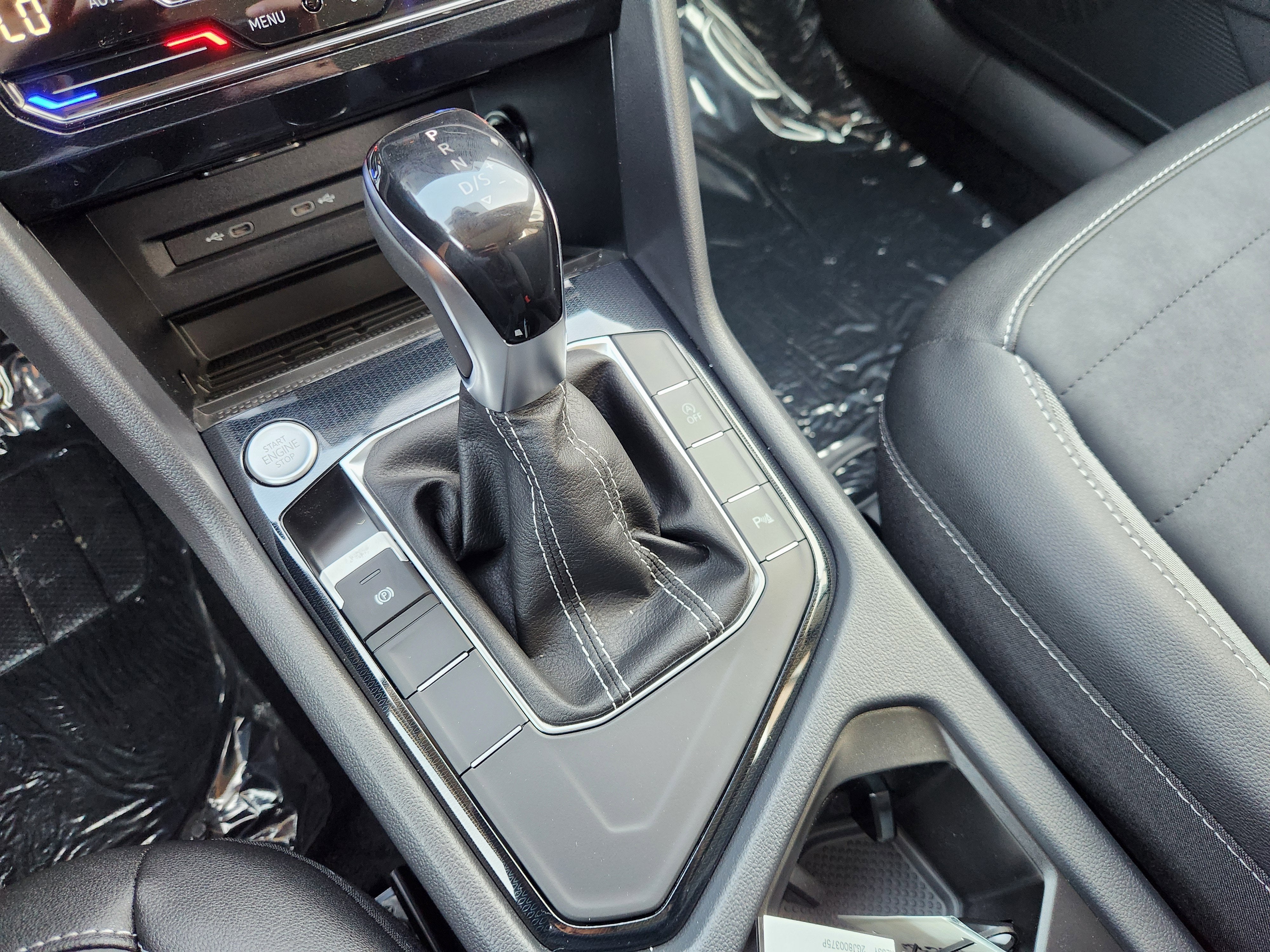 2026 Volkswagen Taos SE Black