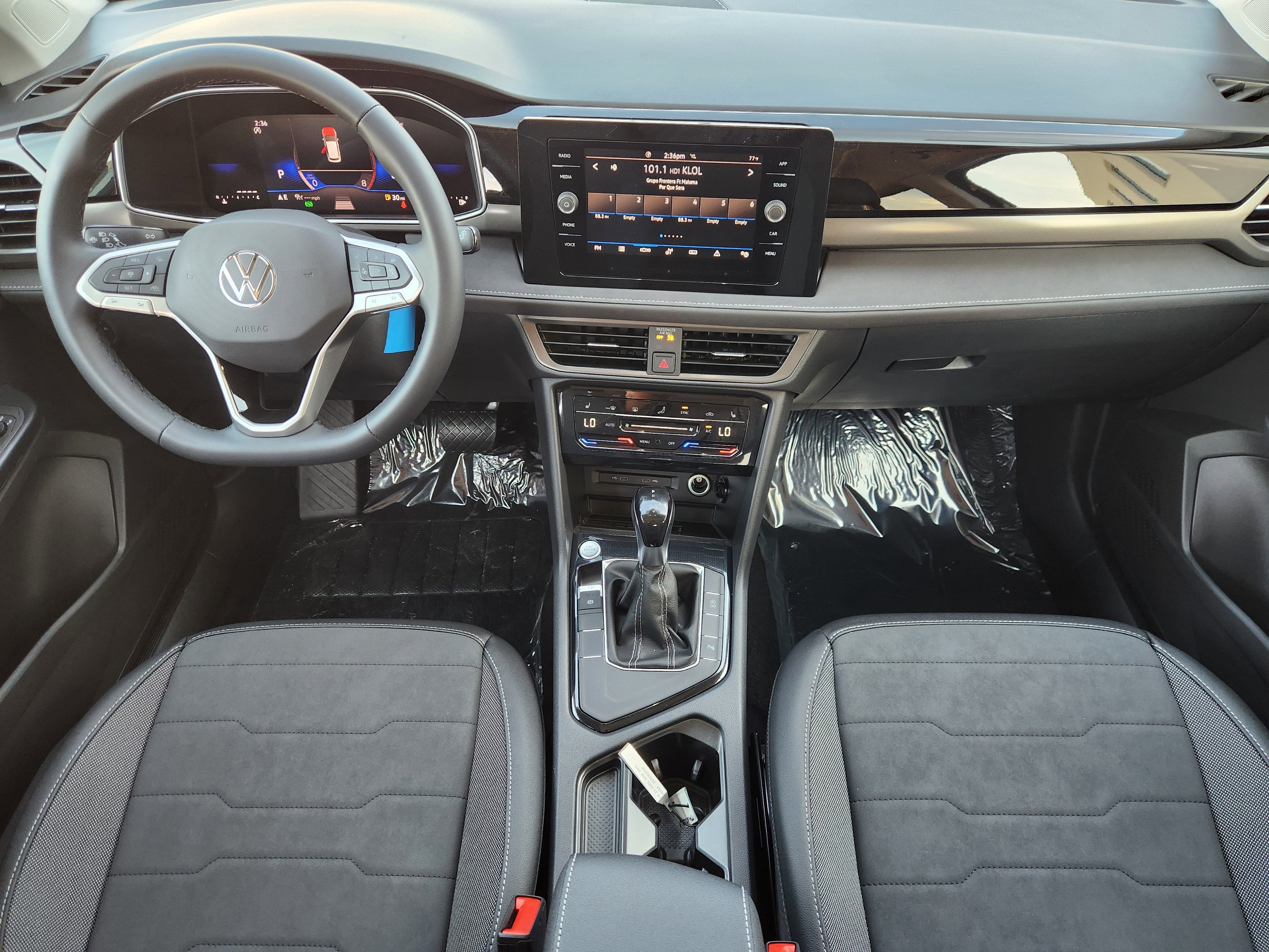 2026 Volkswagen Taos SE Black