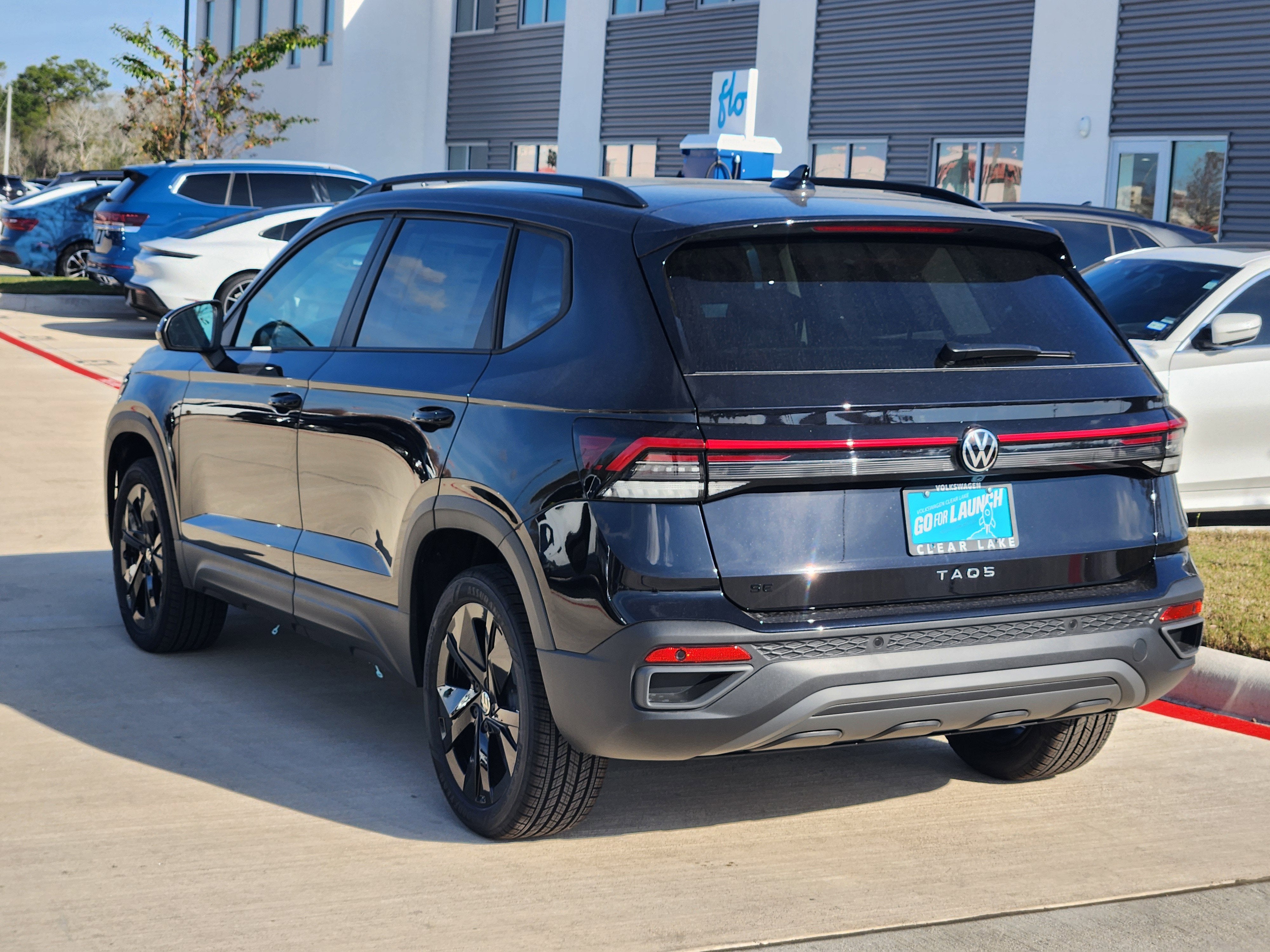 2026 Volkswagen Taos SE Black