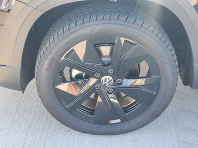 2026 Volkswagen Taos SE Black