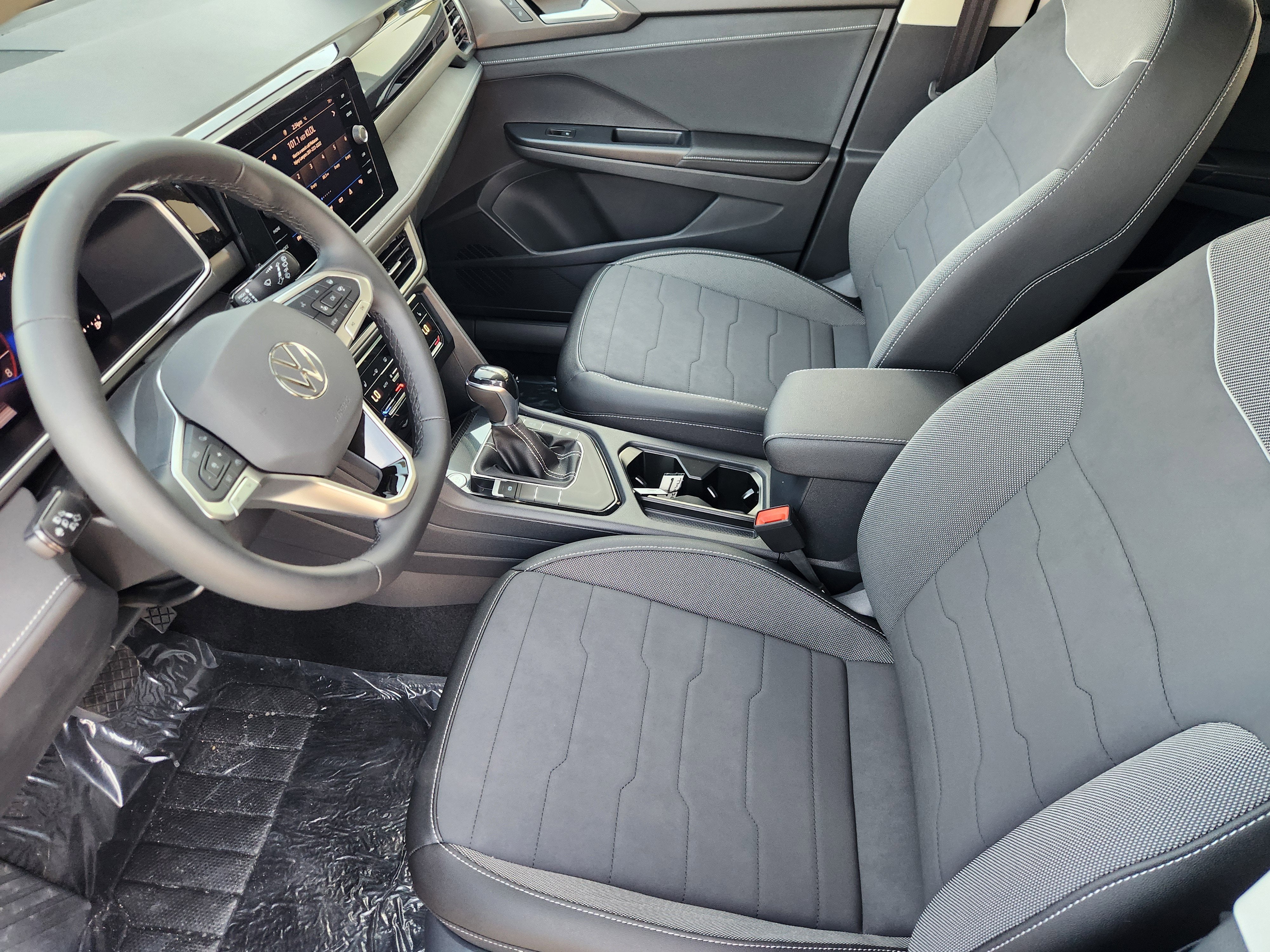 2026 Volkswagen Taos SE Black