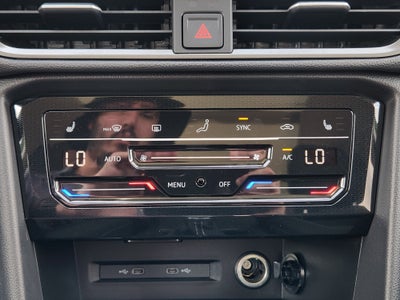 2025 Volkswagen Taos SE Black