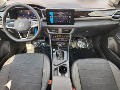 2025 Volkswagen Taos SE Black