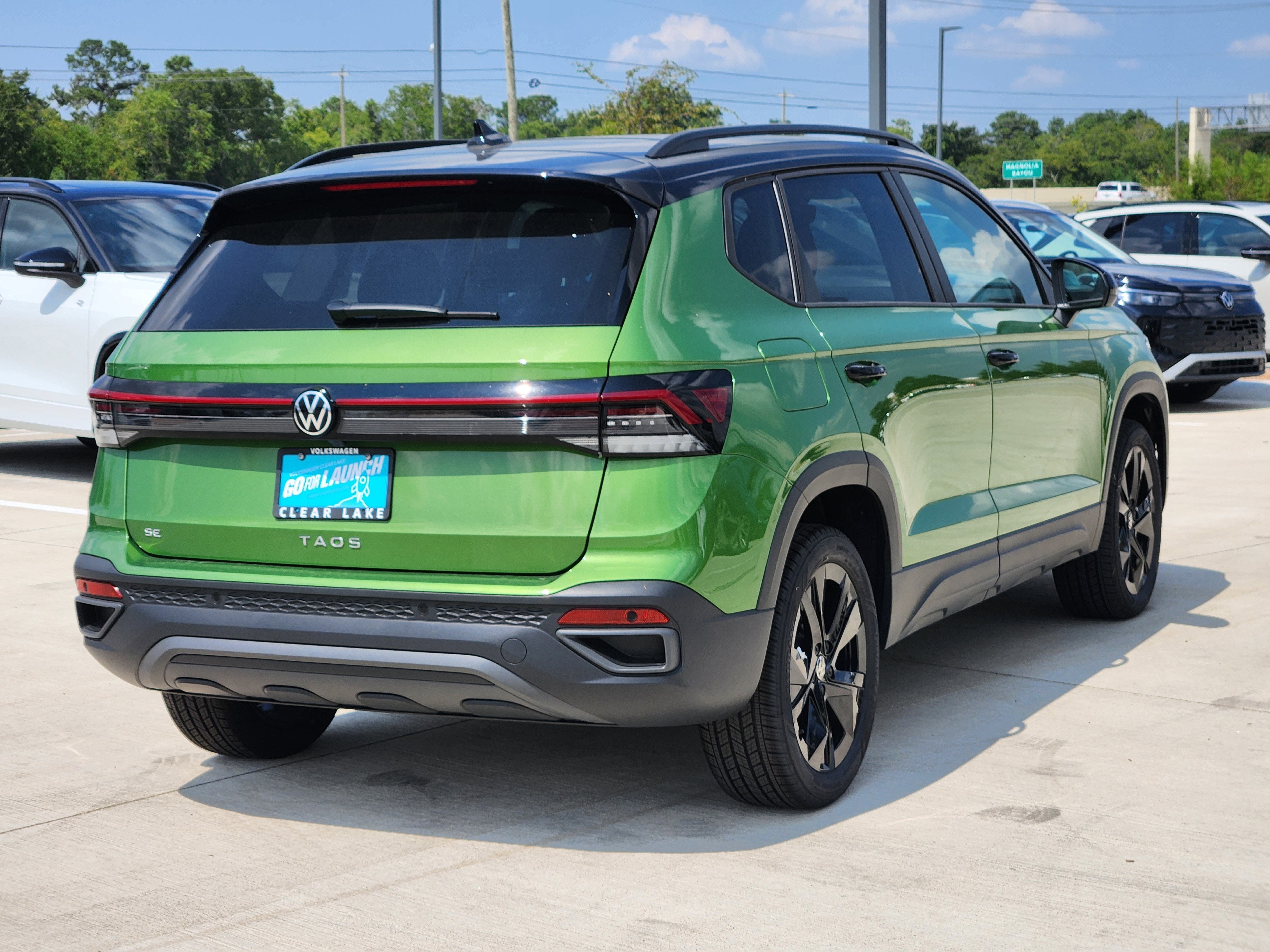 2025 Volkswagen Taos SE Black