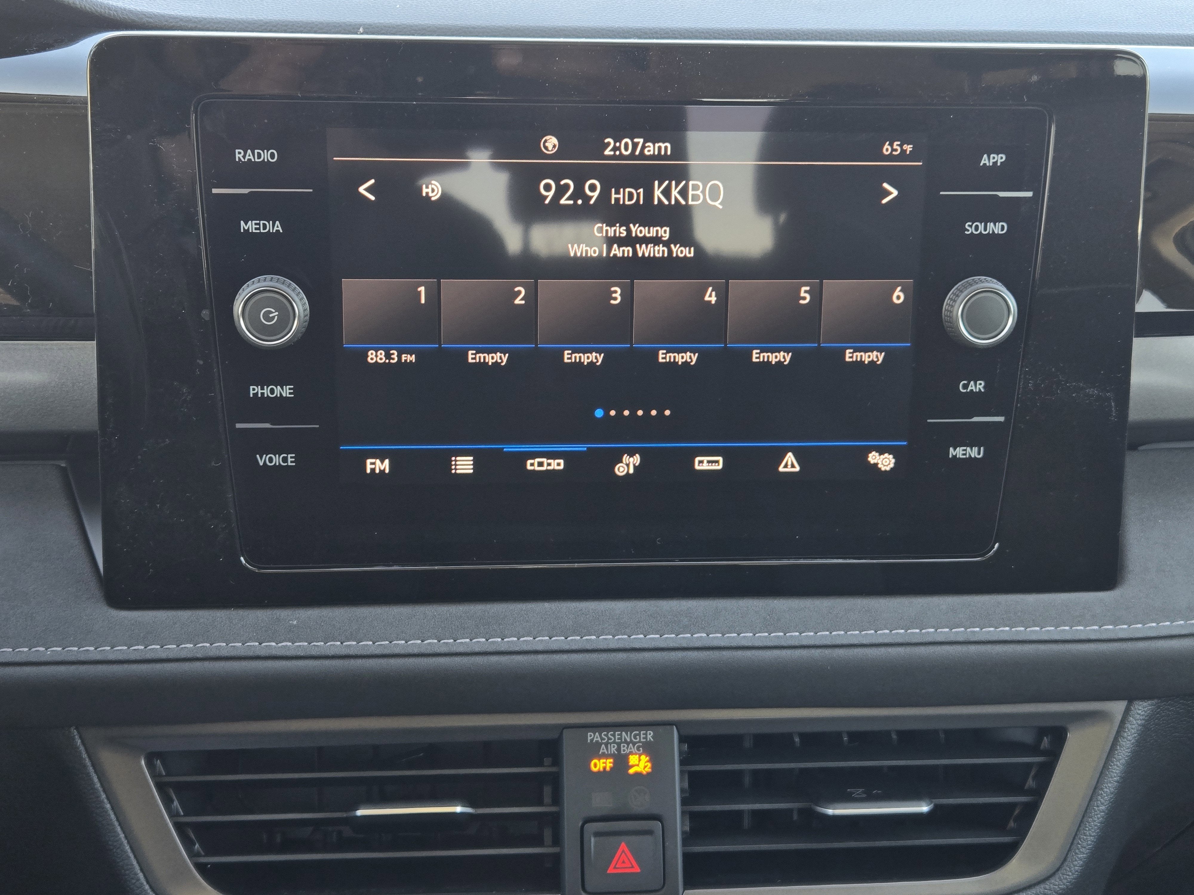 2026 Volkswagen Taos SE Black