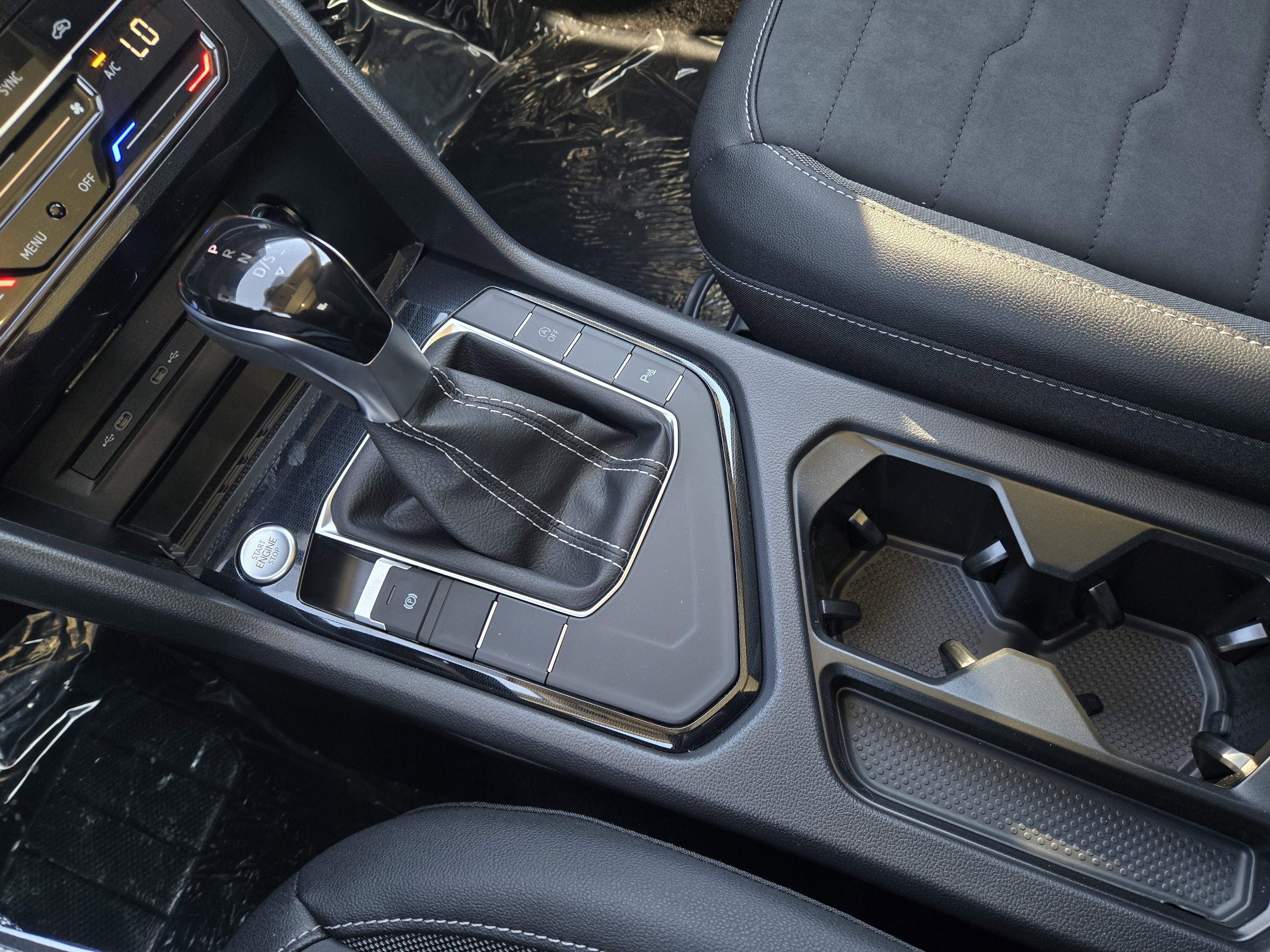 2026 Volkswagen Taos SE Black