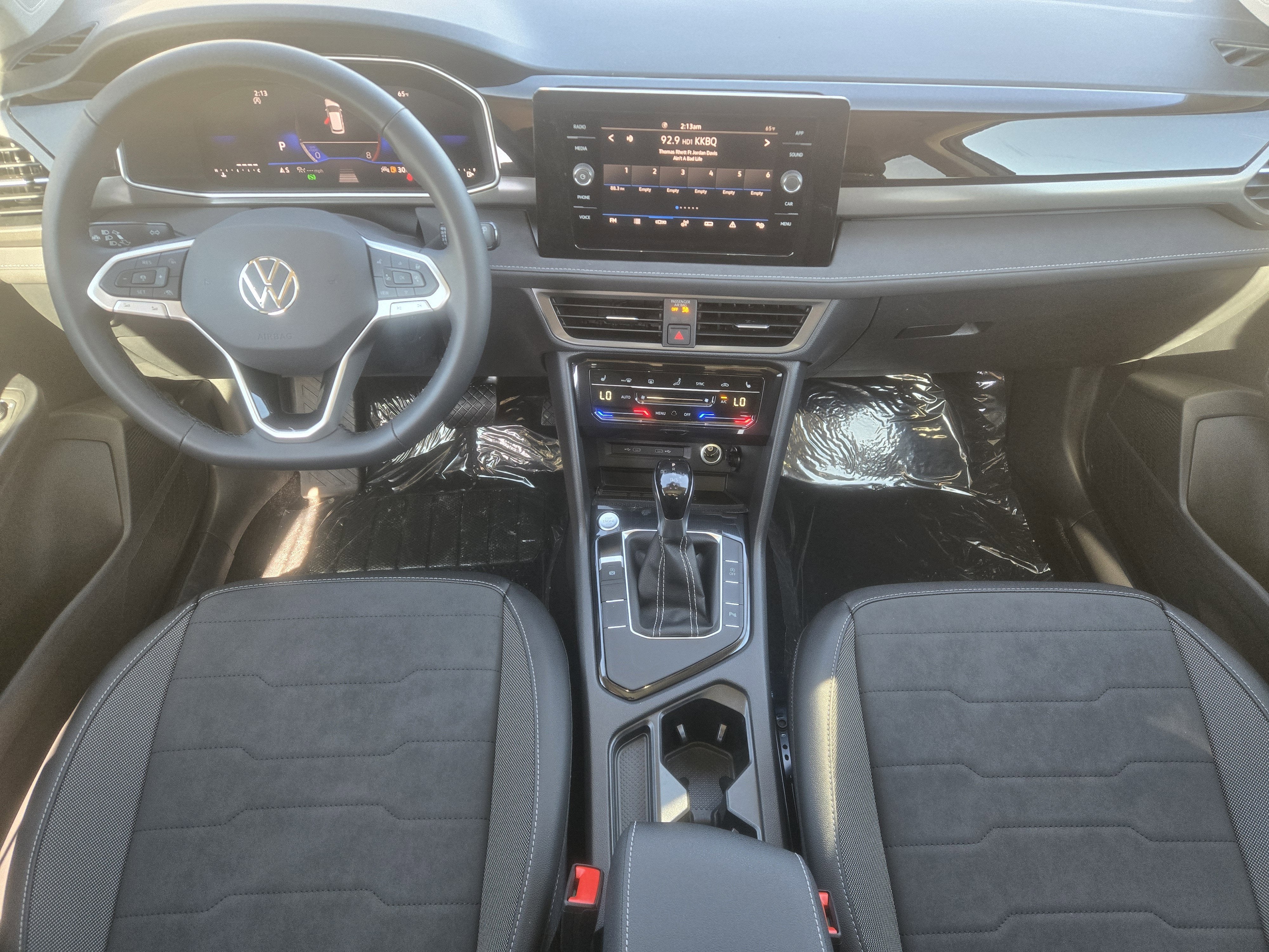 2026 Volkswagen Taos SE Black