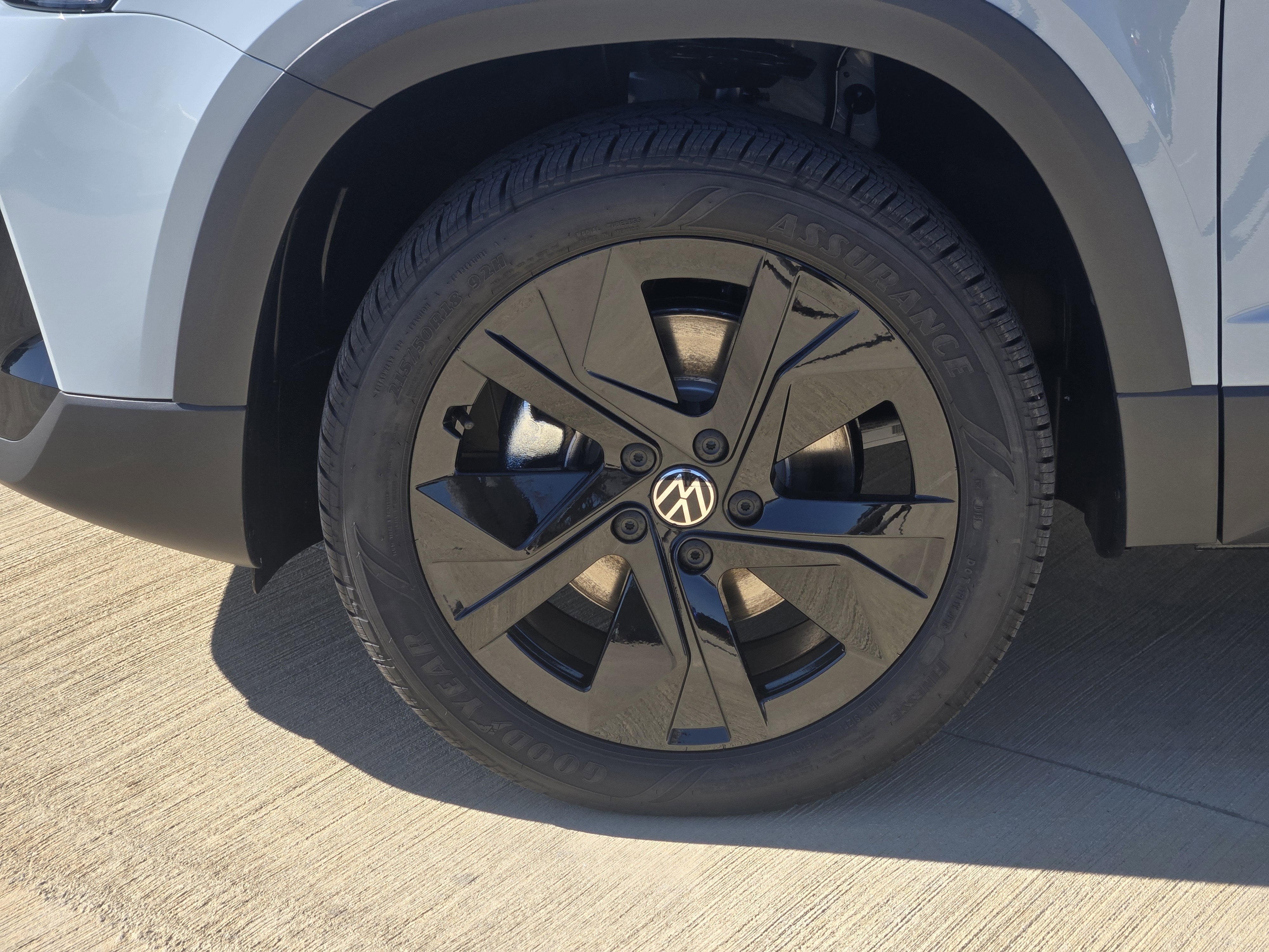 2026 Volkswagen Taos SE Black