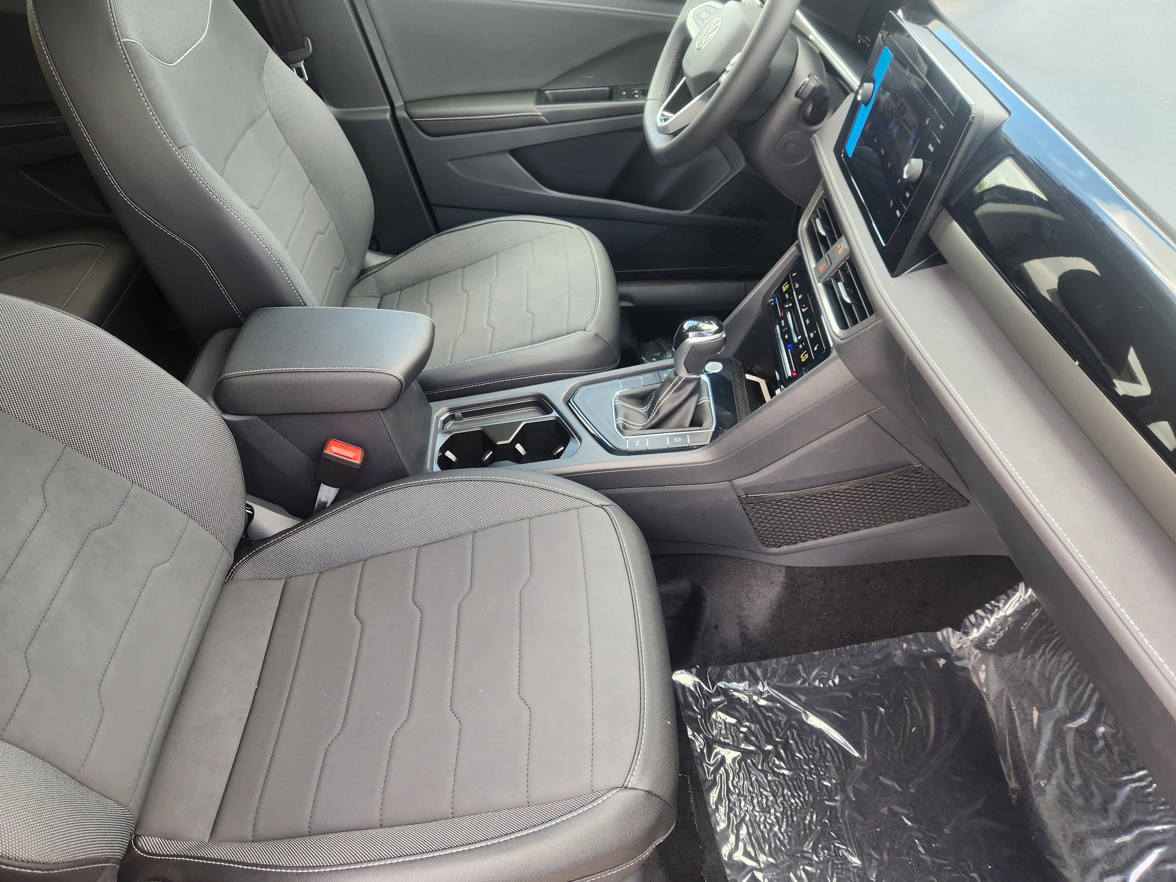 2026 Volkswagen Taos SE Black