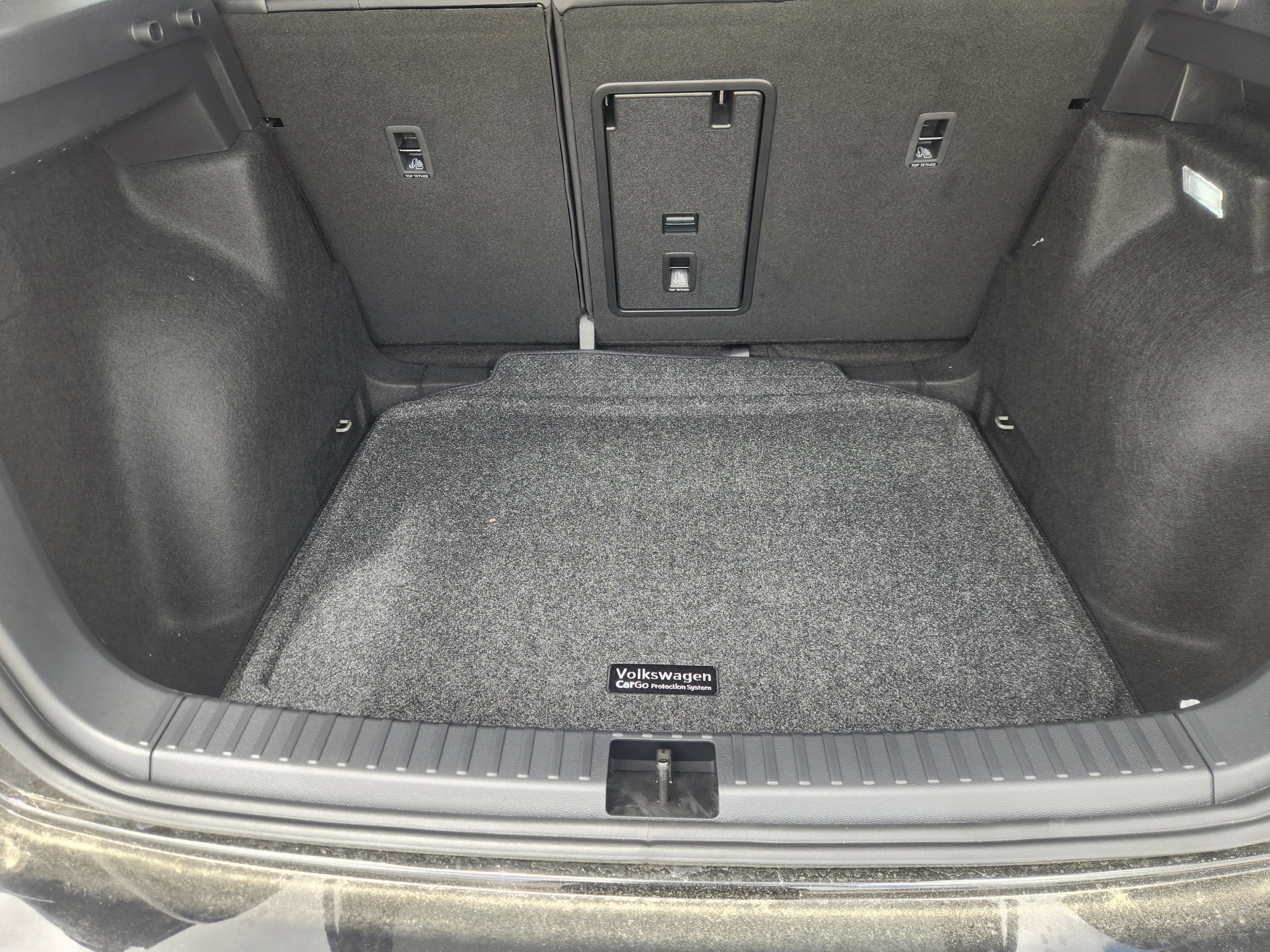 2026 Volkswagen Taos SE Black