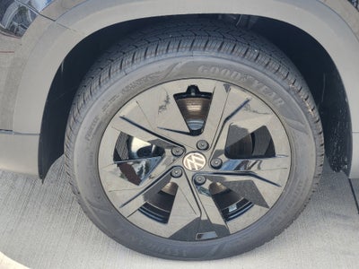 2026 Volkswagen Taos SE Black