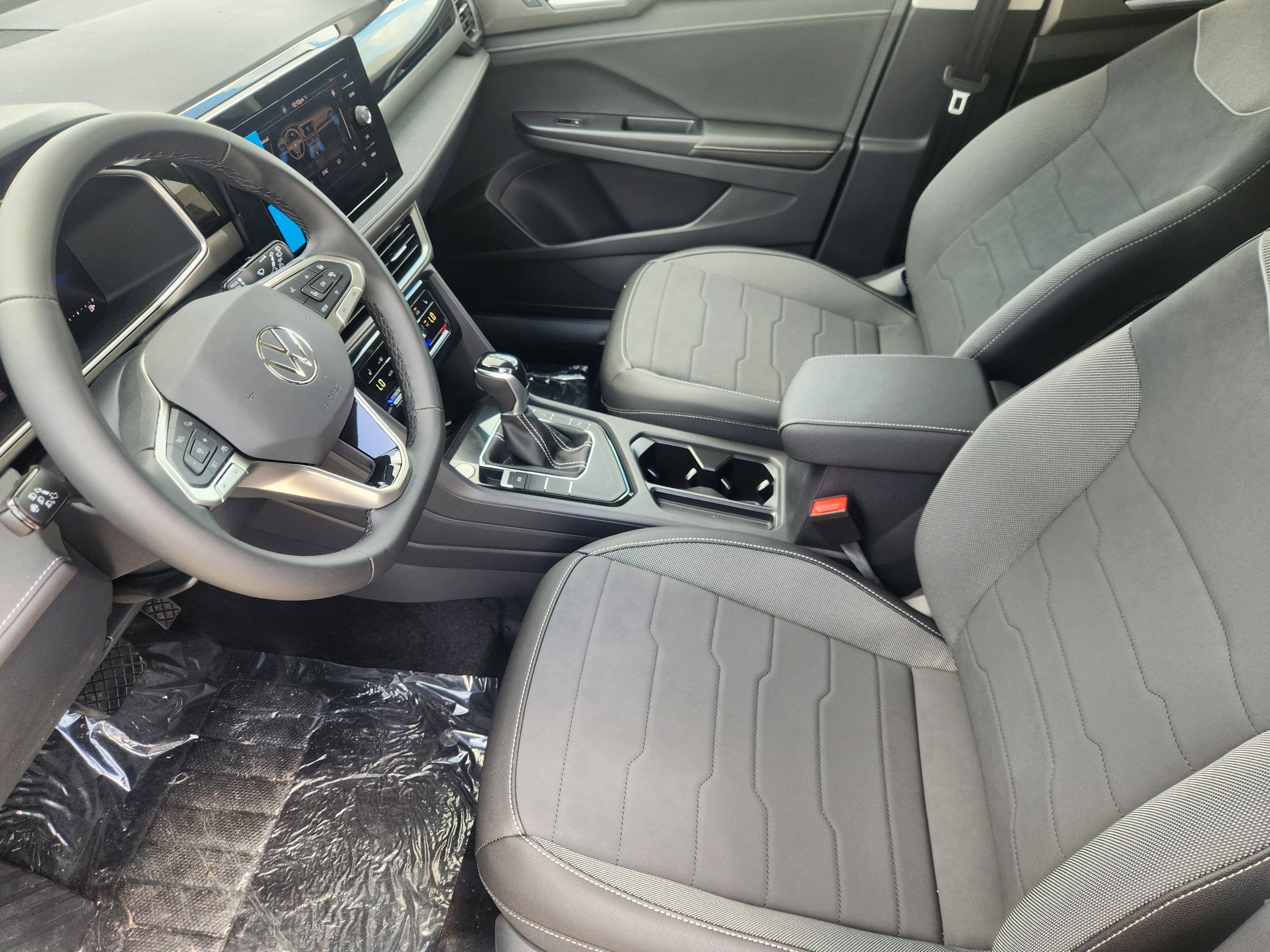 2026 Volkswagen Taos SE Black