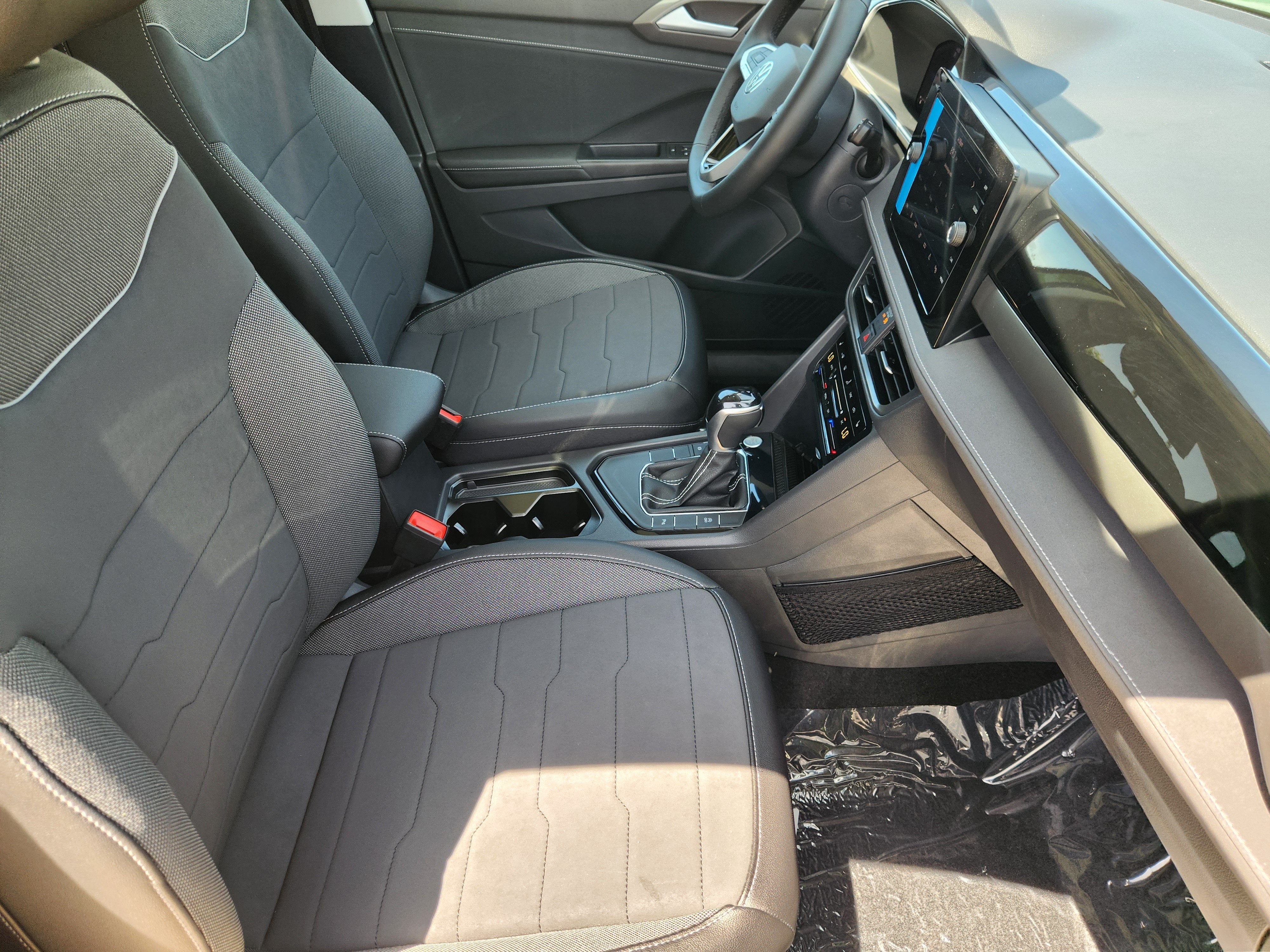 2026 Volkswagen Taos SE Black