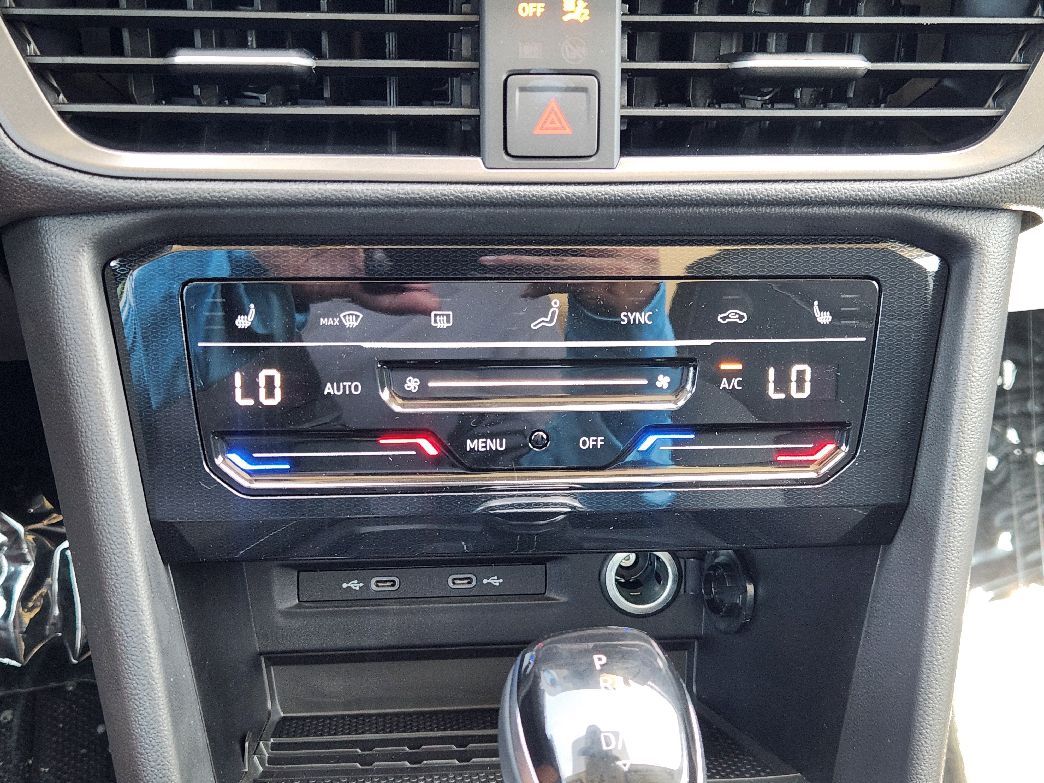 2026 Volkswagen Taos SE Black