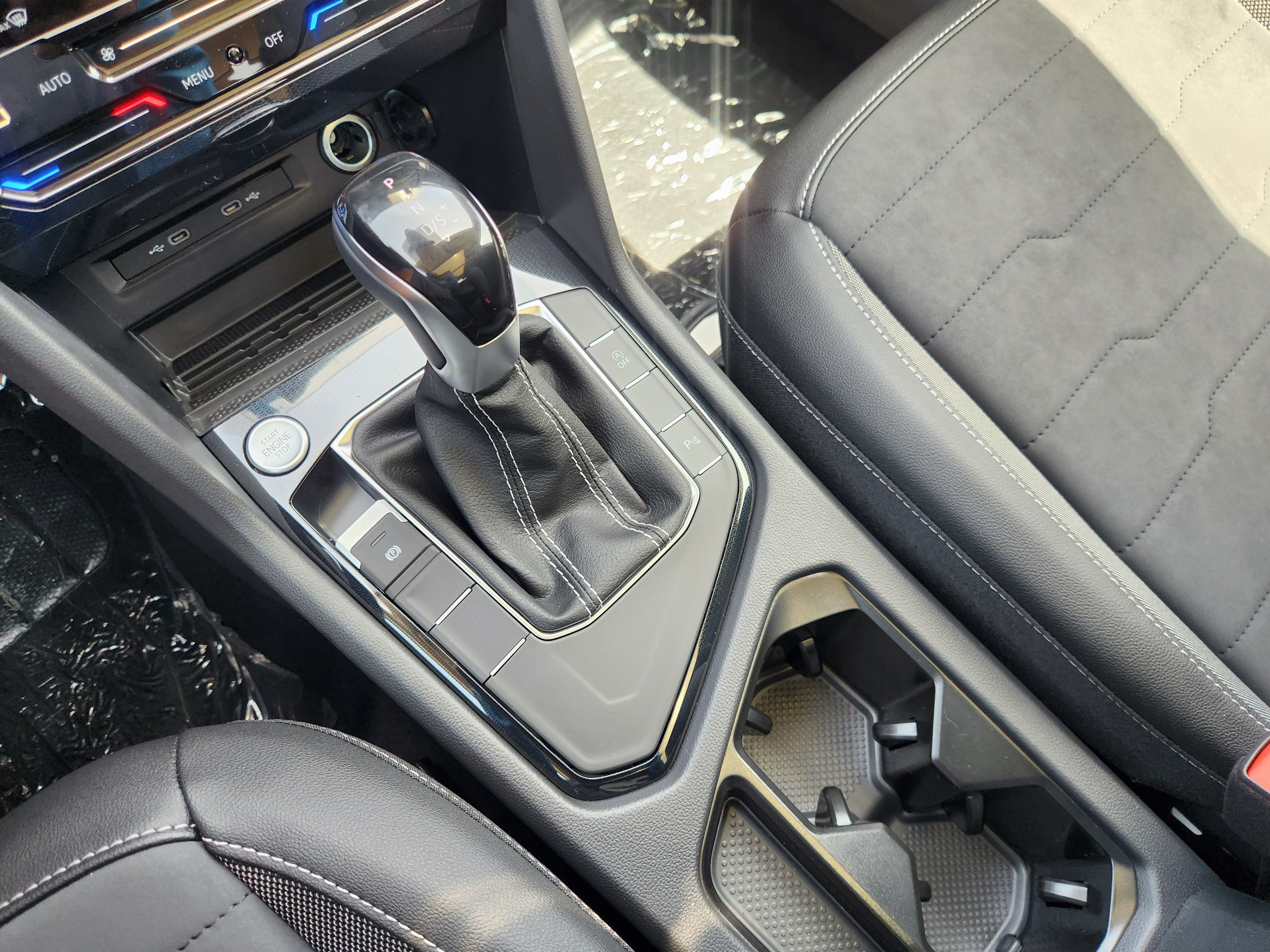 2026 Volkswagen Taos SE Black