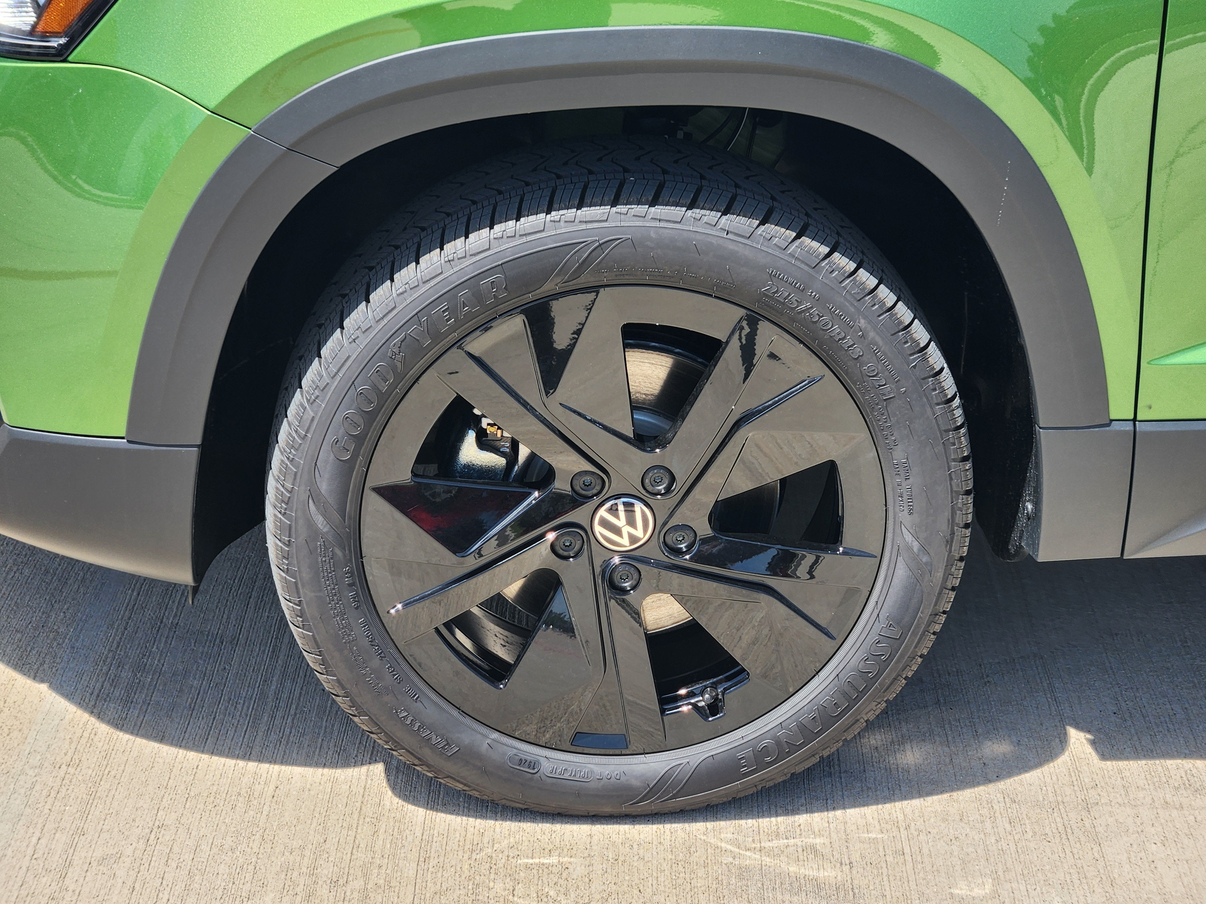 2026 Volkswagen Taos SE Black