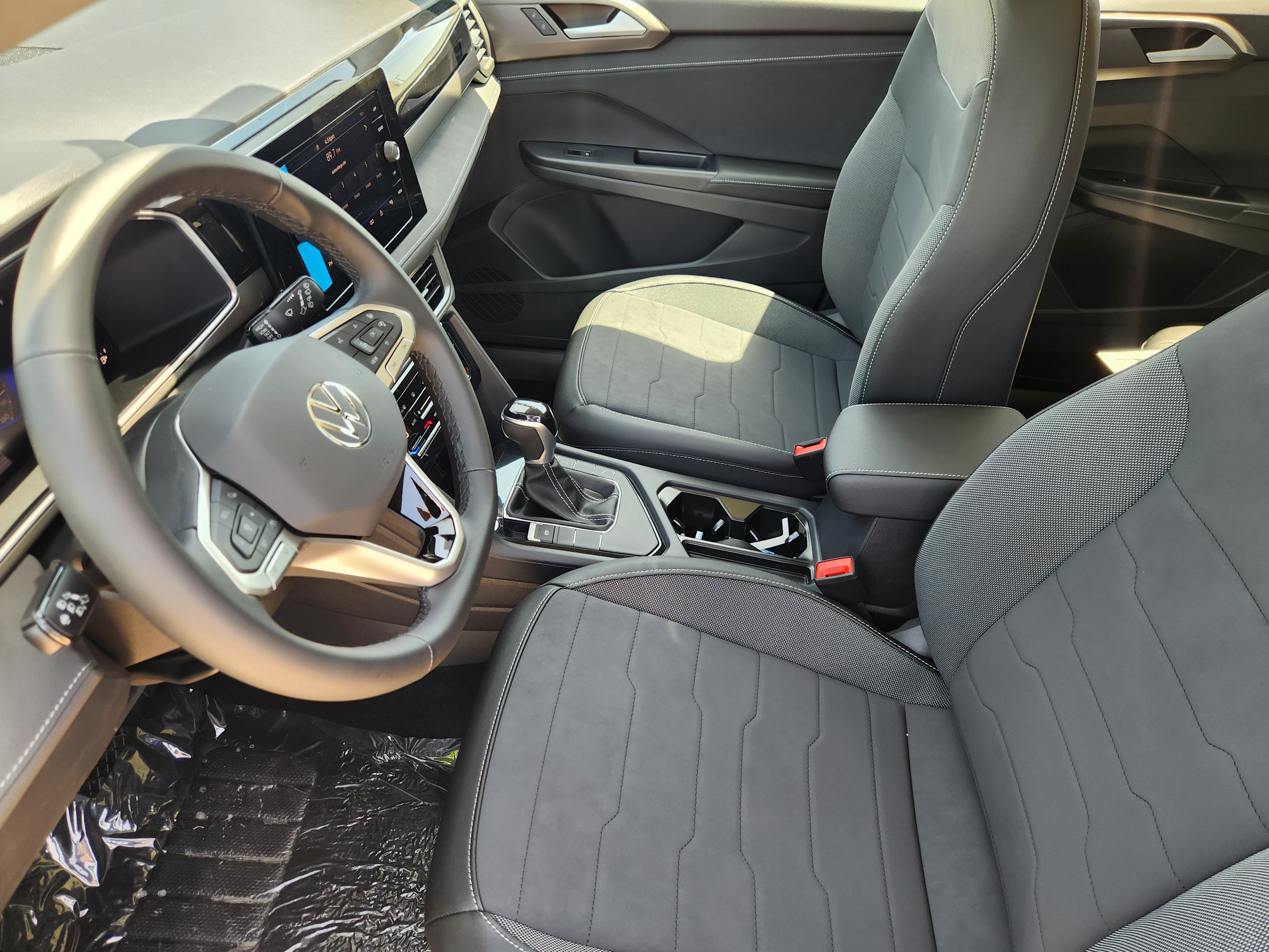 2026 Volkswagen Taos SE Black