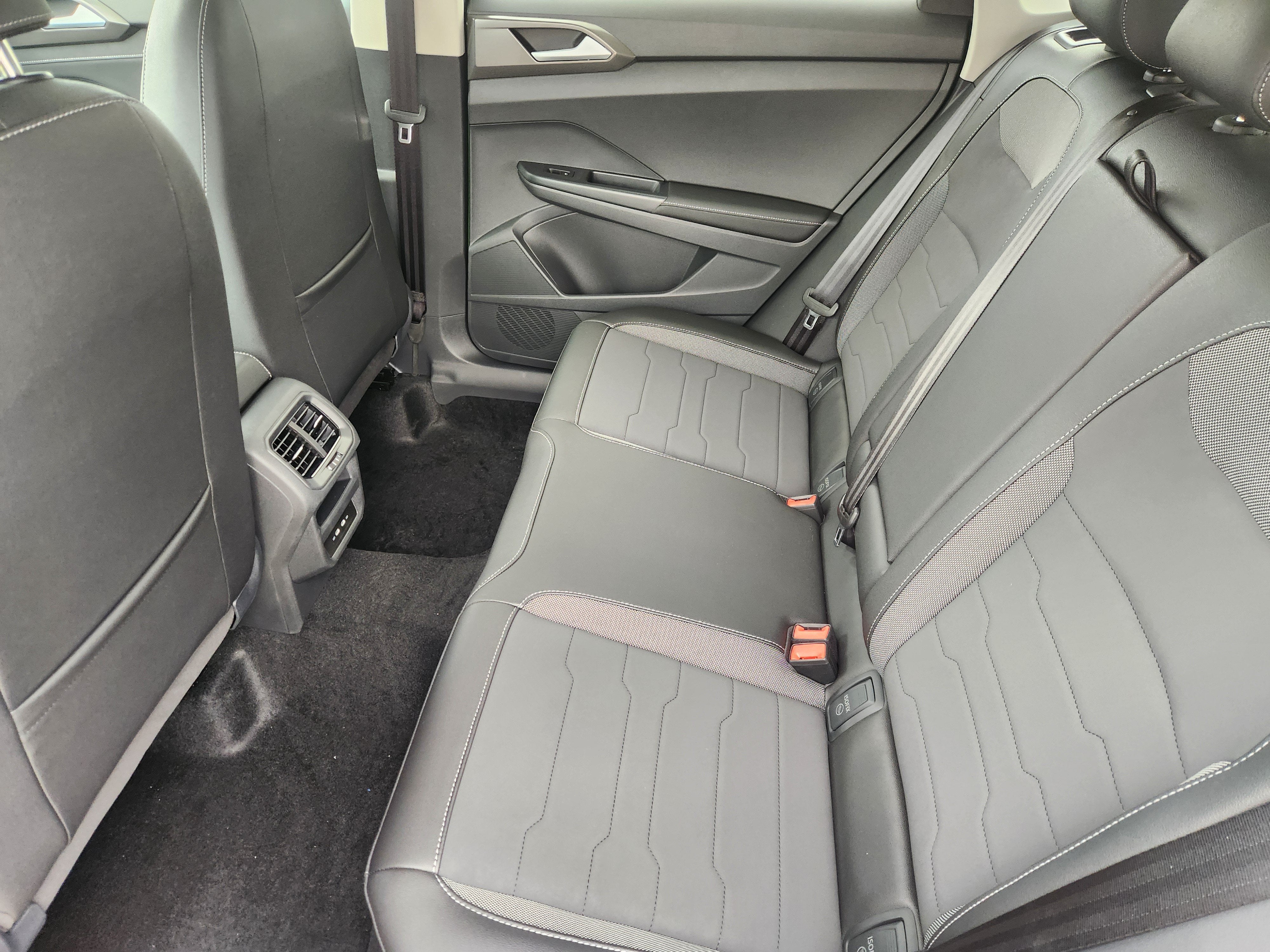 2027 Volkswagen Taos SE Black