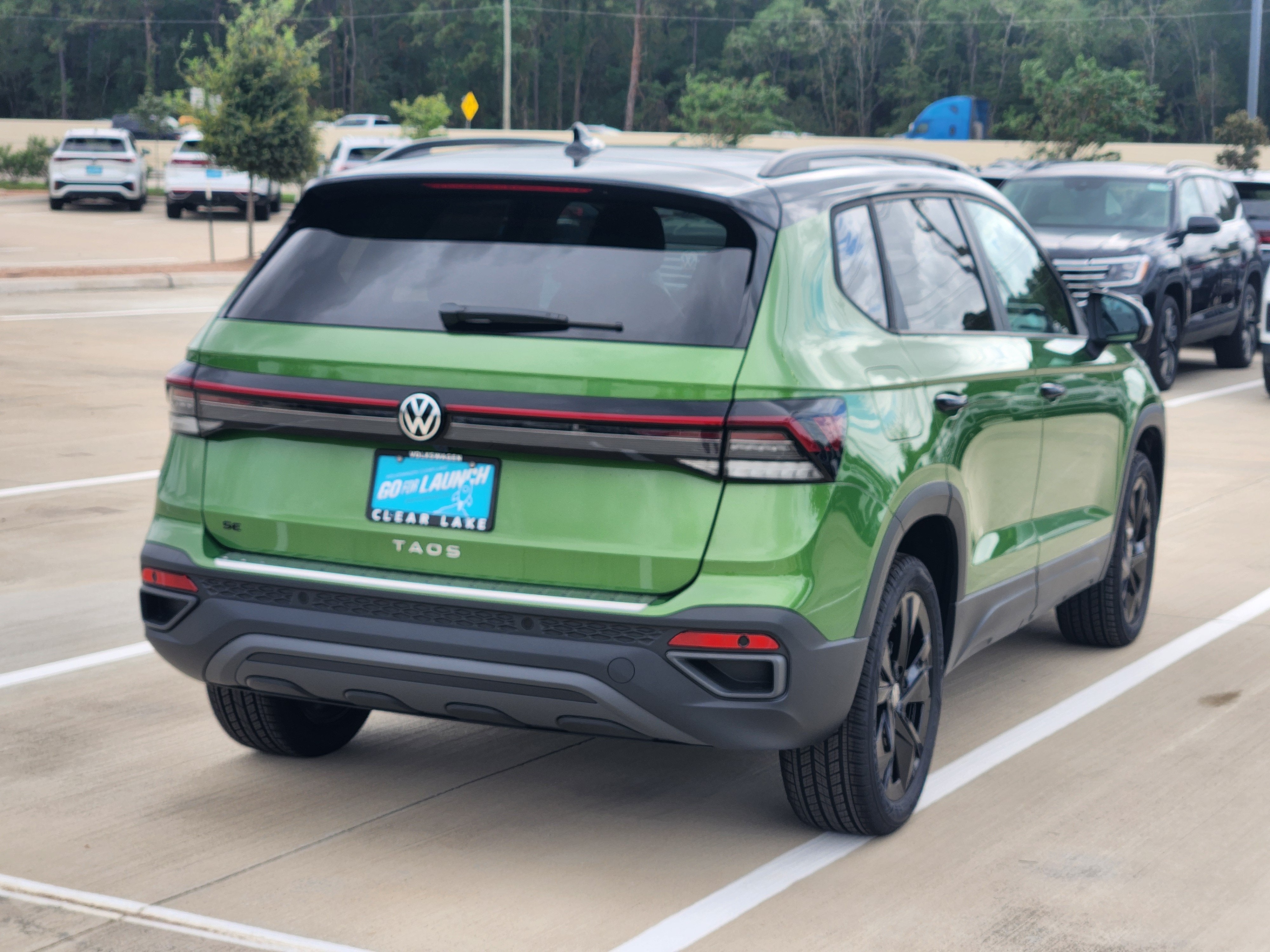 2027 Volkswagen Taos SE Black