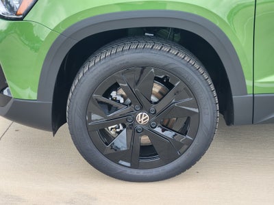 2027 Volkswagen Taos SE Black