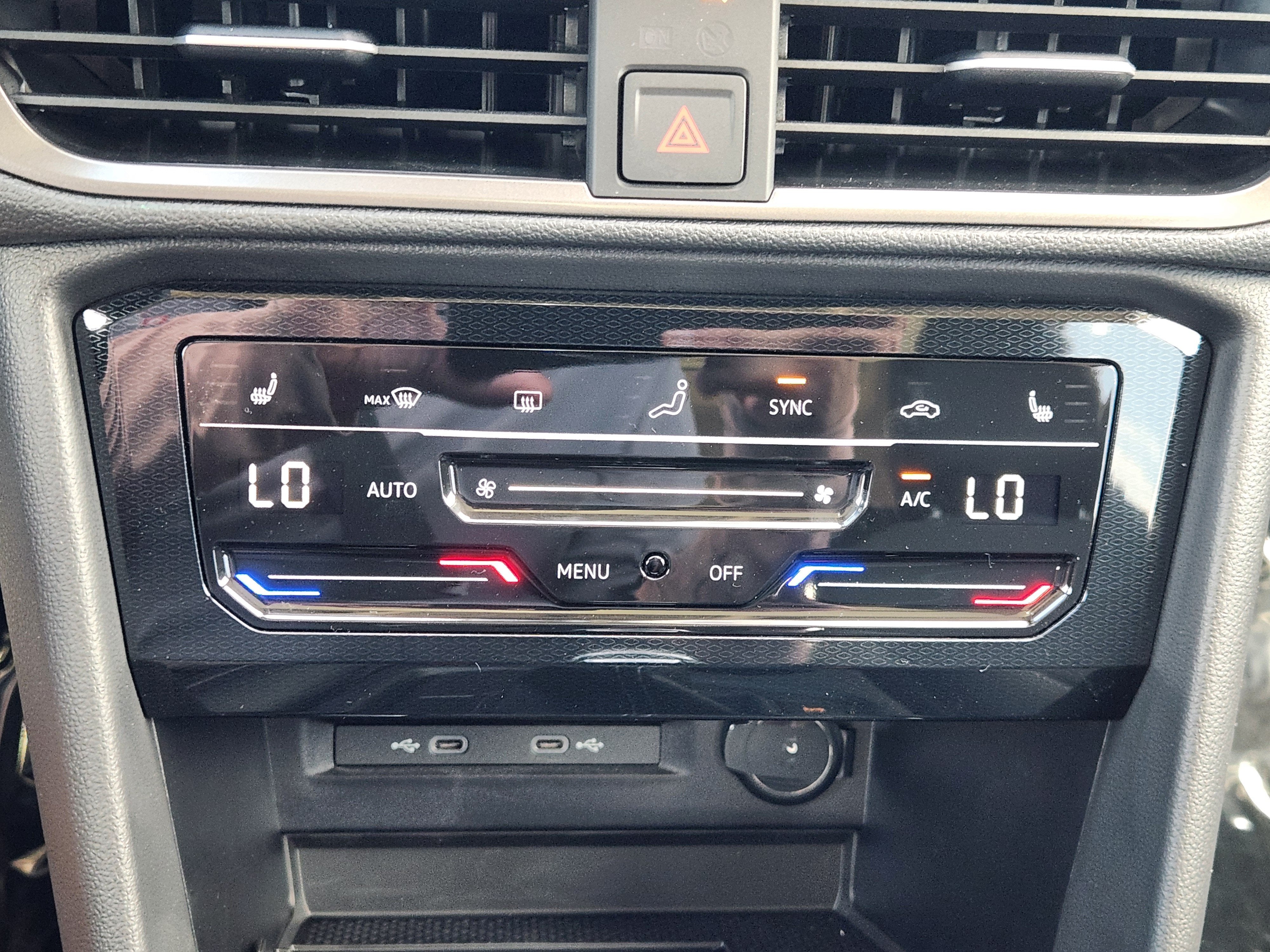 2027 Volkswagen Taos SE Black