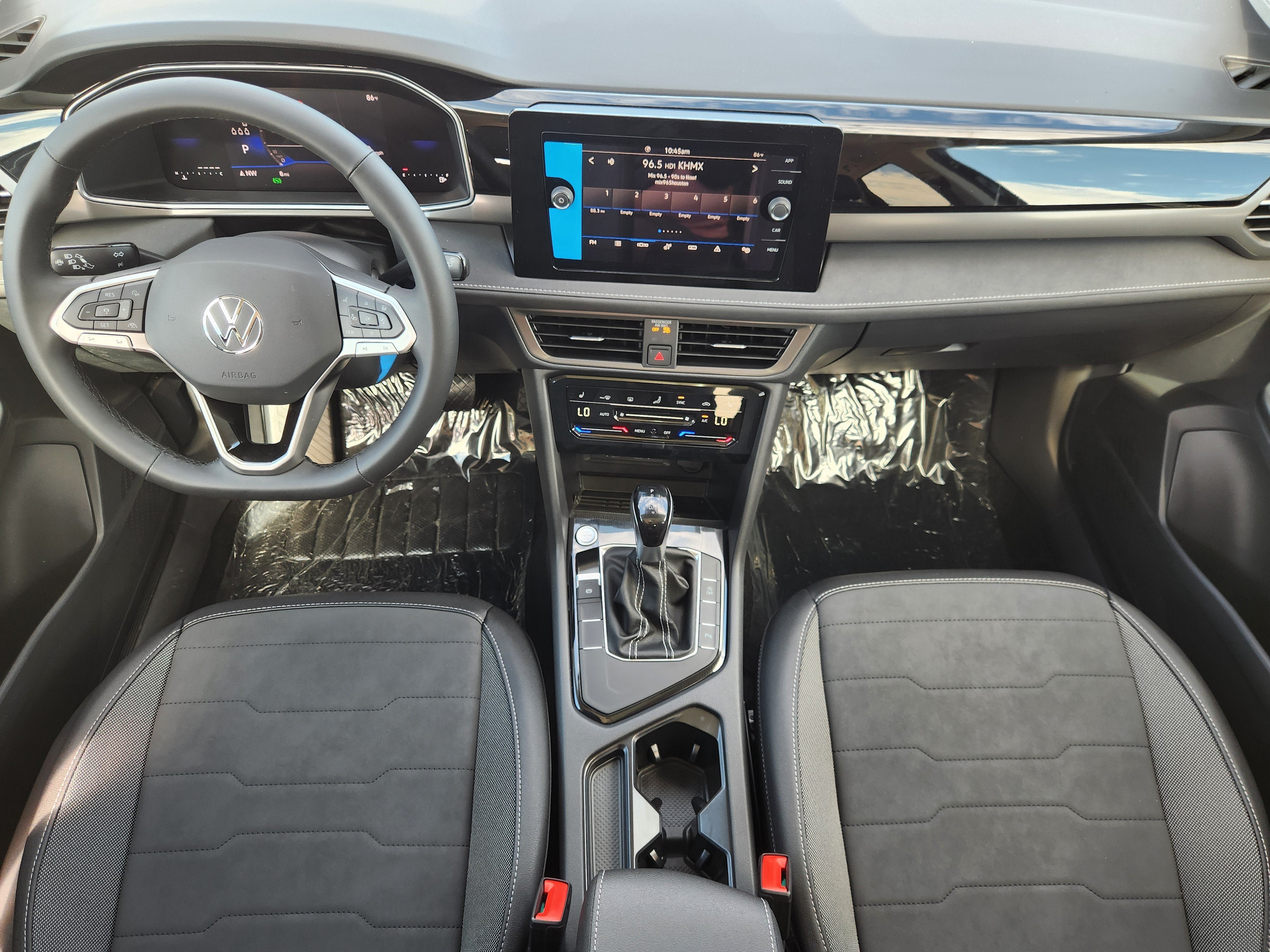 2027 Volkswagen Taos SE Black
