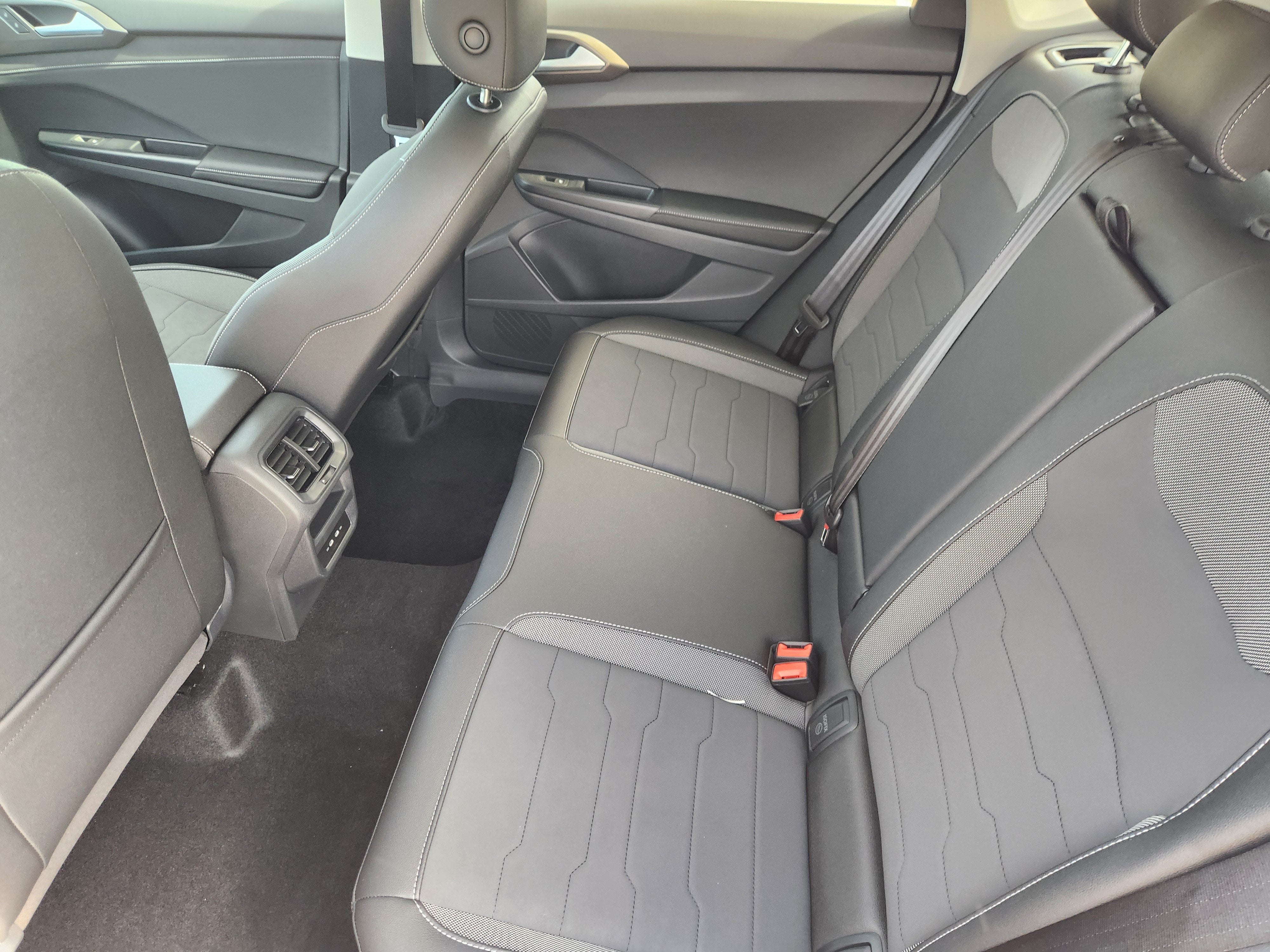 2027 Volkswagen Taos SE Black