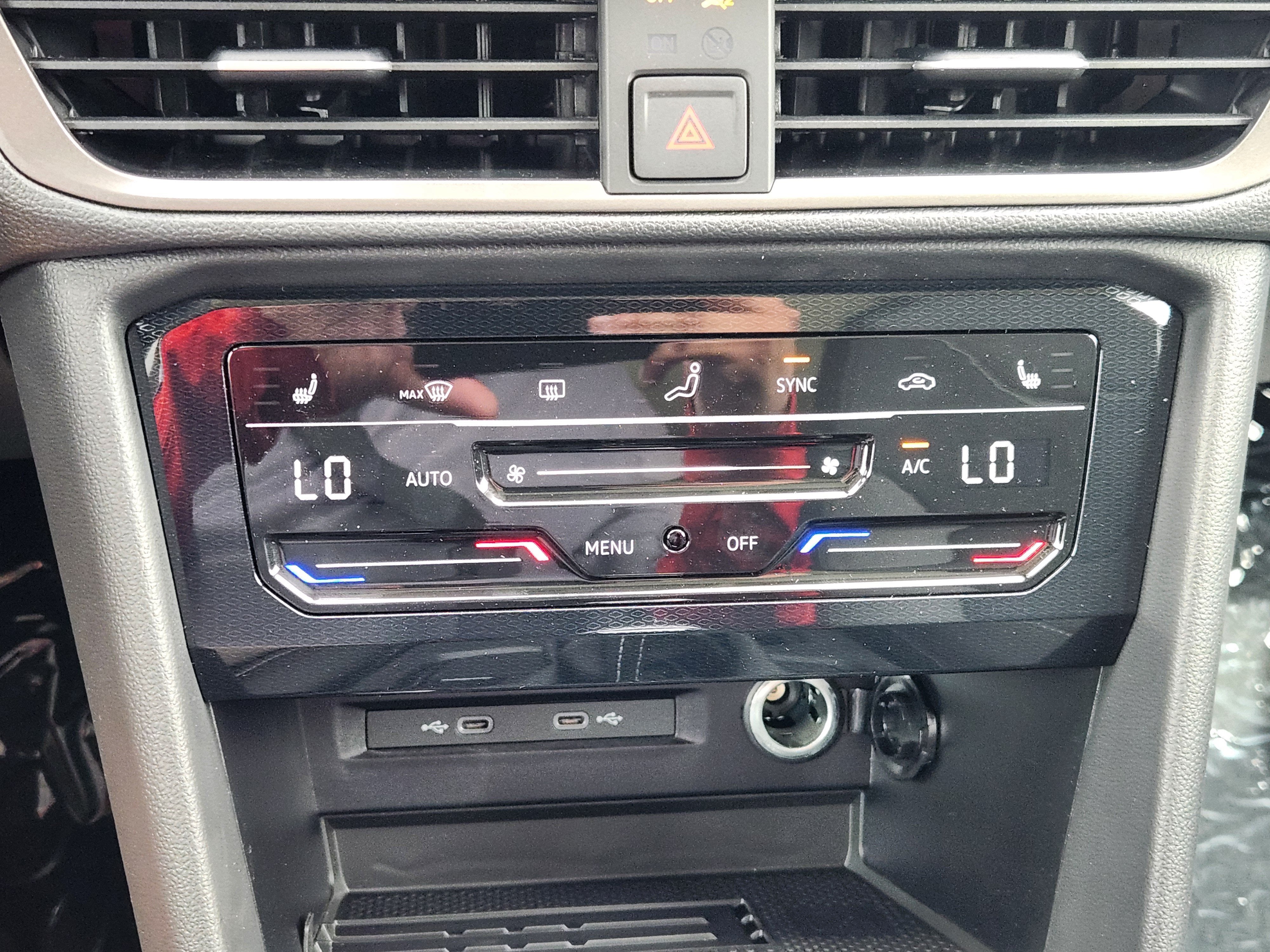 2027 Volkswagen Taos SE Black