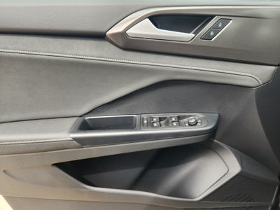 2027 Volkswagen Taos SE Black