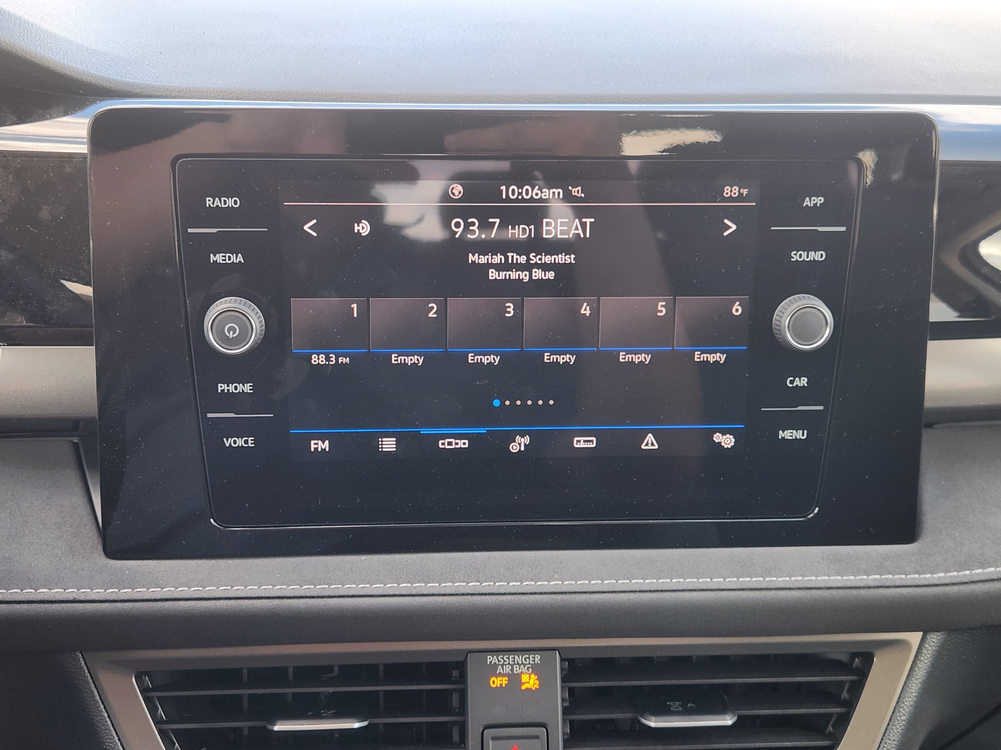 2027 Volkswagen Taos SE Black