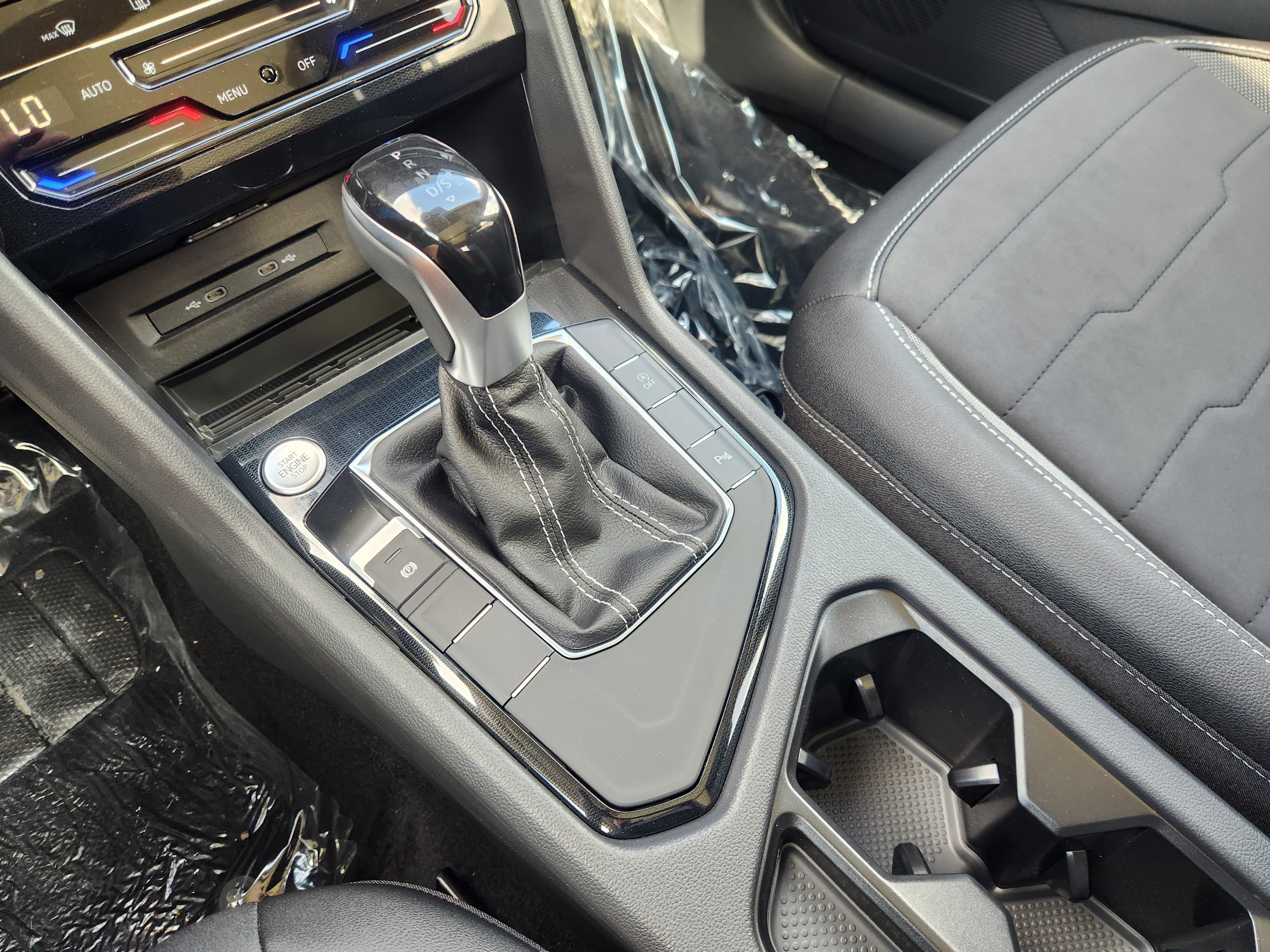 2027 Volkswagen Taos SE Black