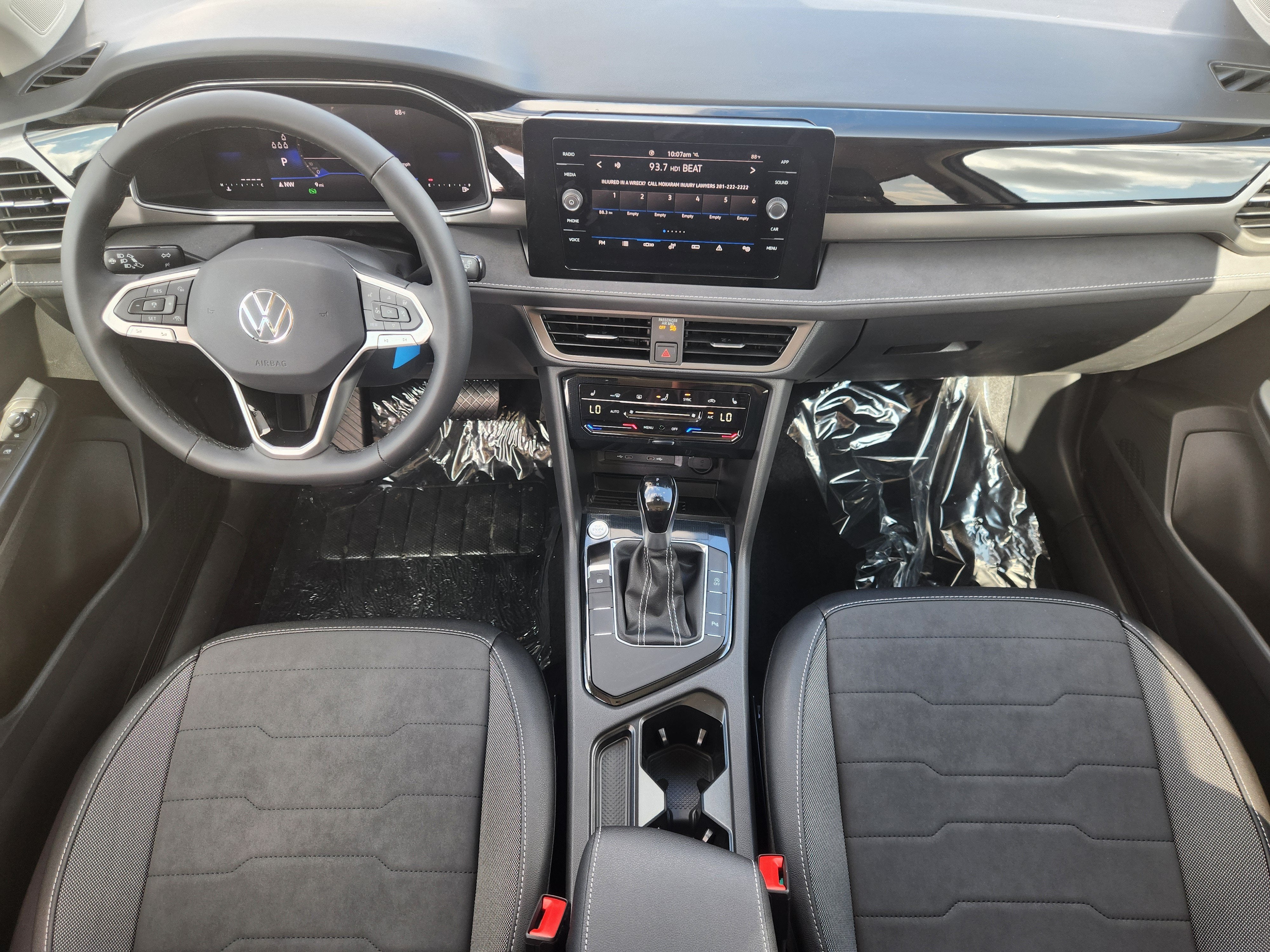2027 Volkswagen Taos SE Black