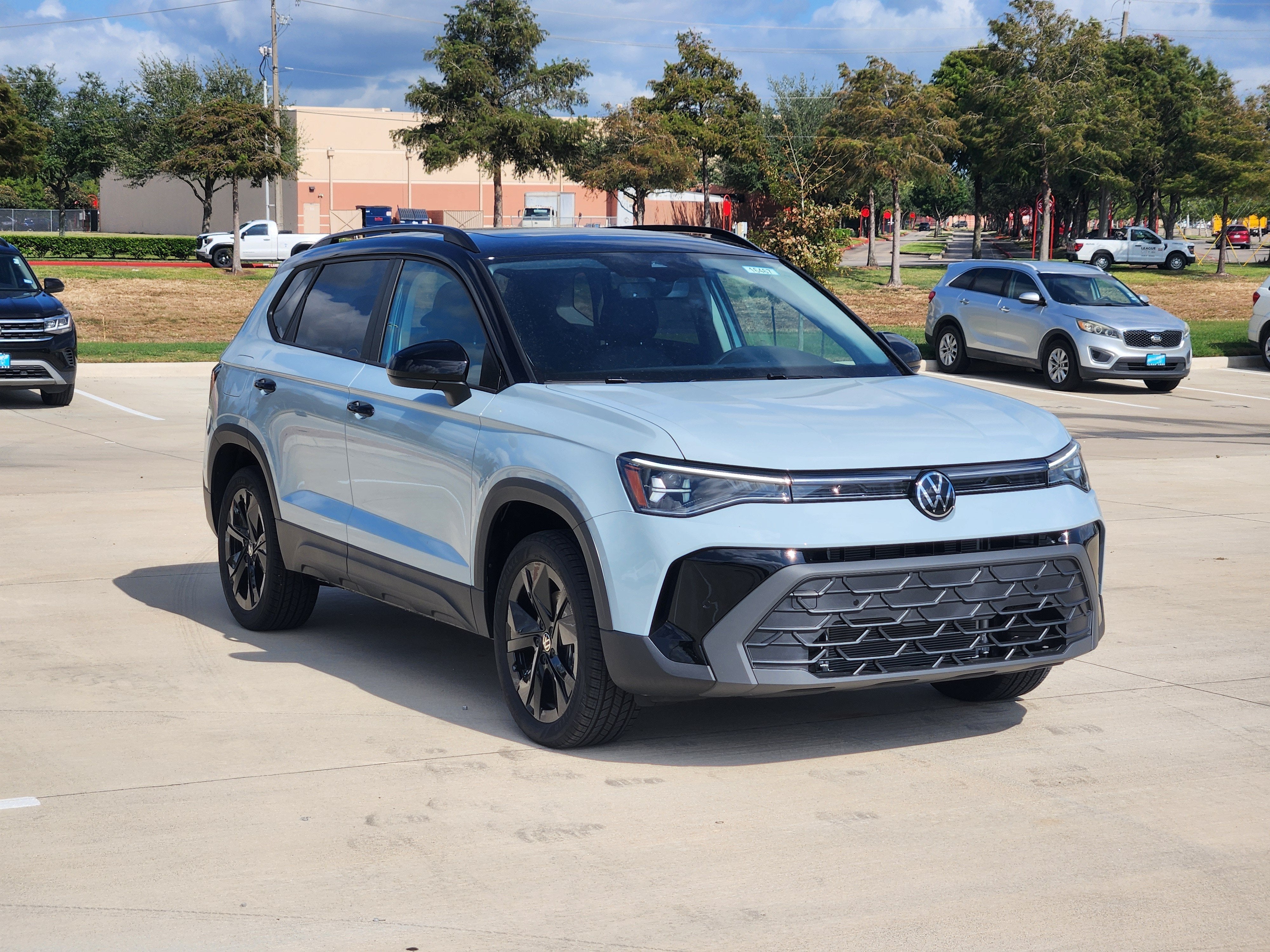 2027 Volkswagen Taos SE Black