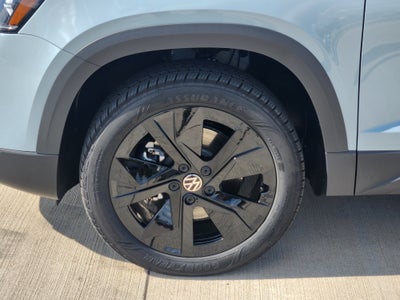 2027 Volkswagen Taos SE Black