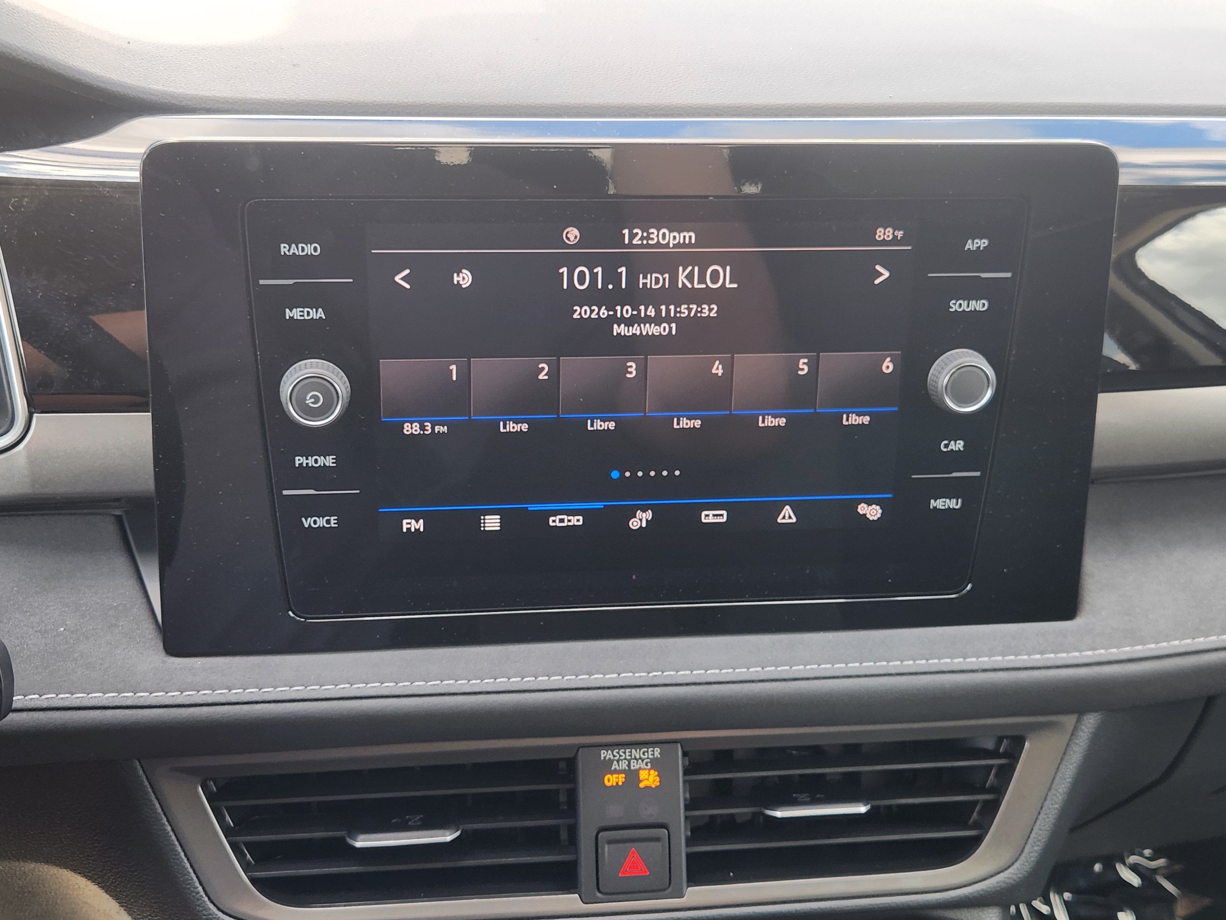 2027 Volkswagen Taos SE Black